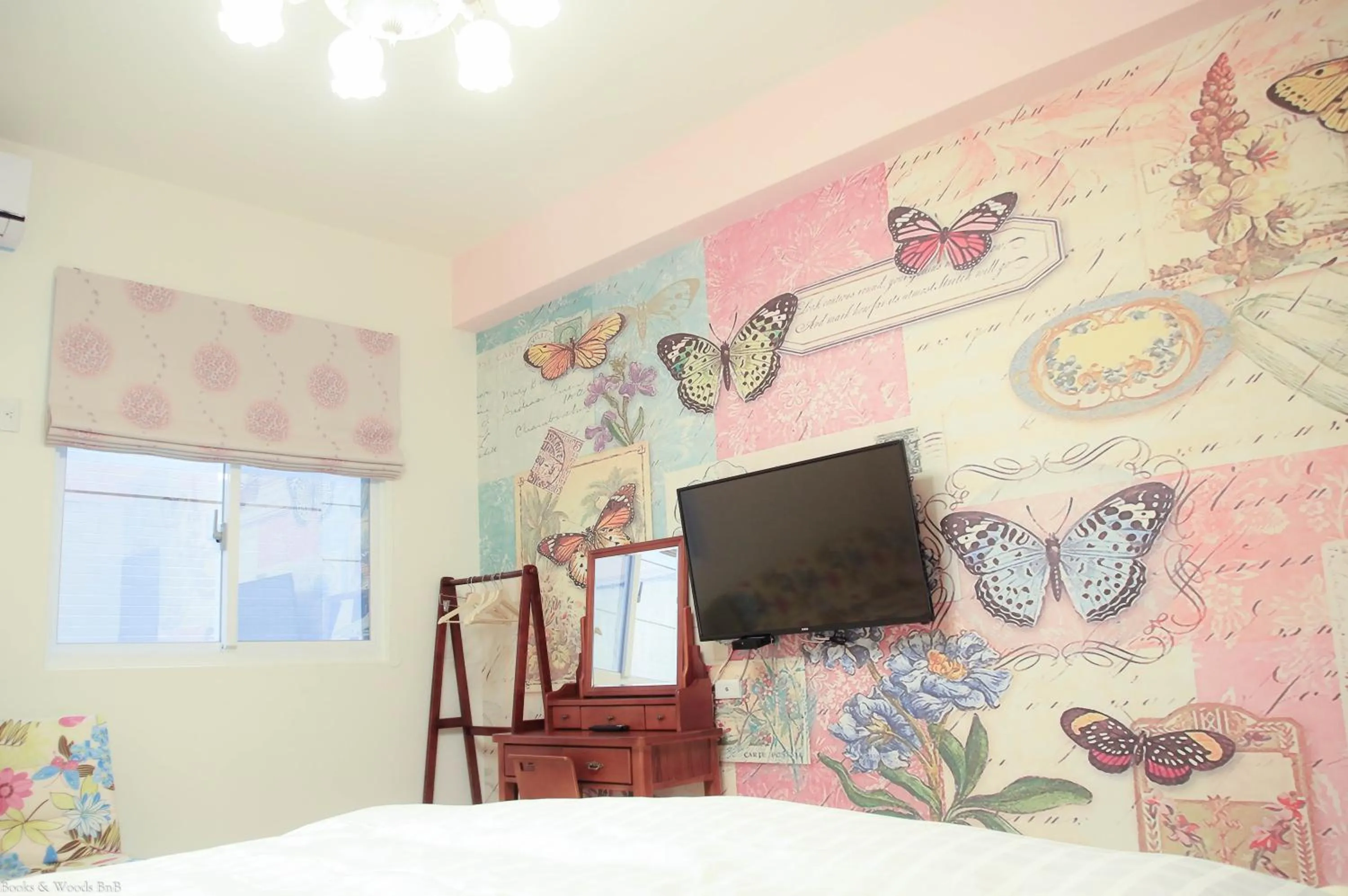 Decorative detail, Bed in Books & Woods Bed and Breakfast
