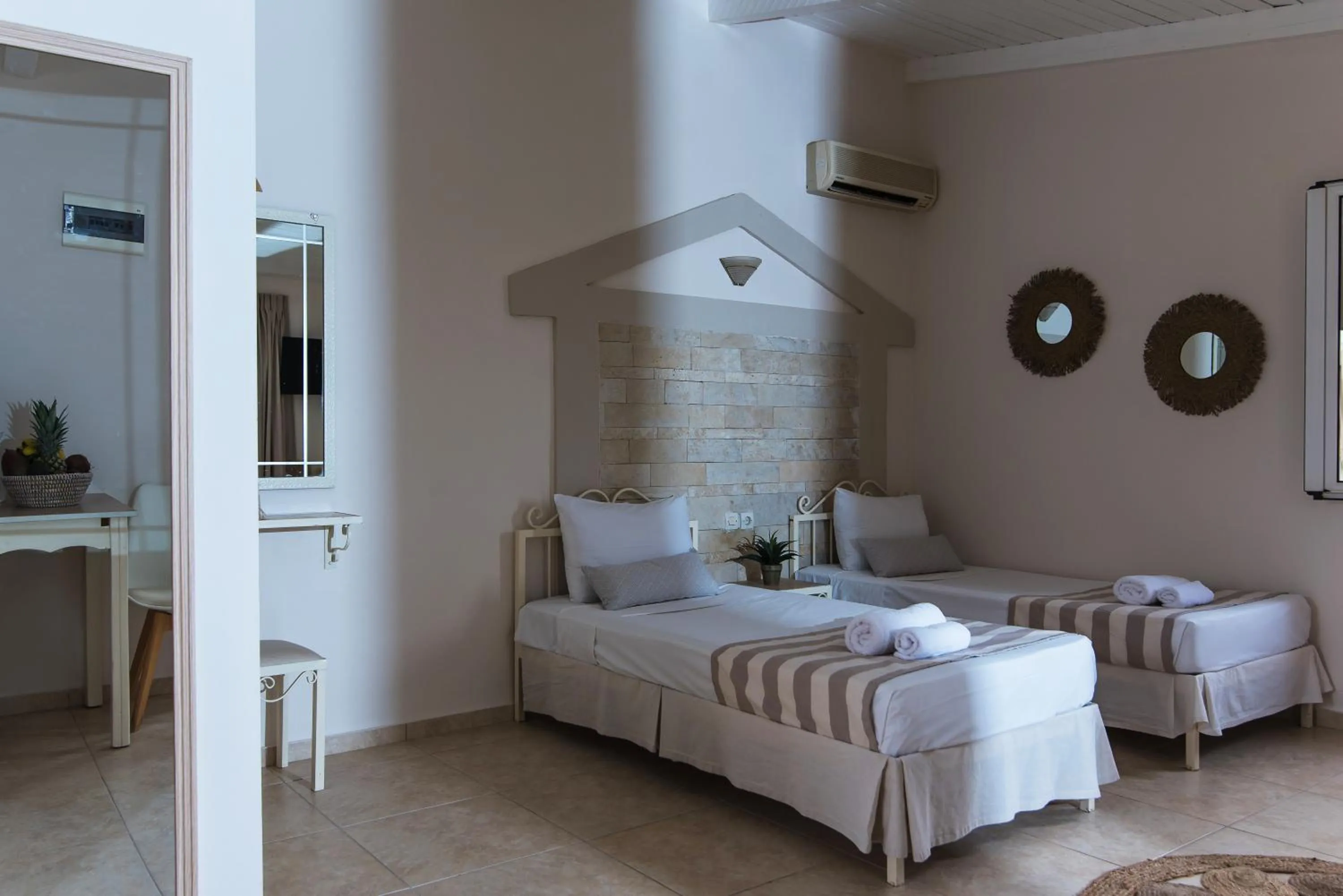 Photo of the whole room, Bed in Le Palme