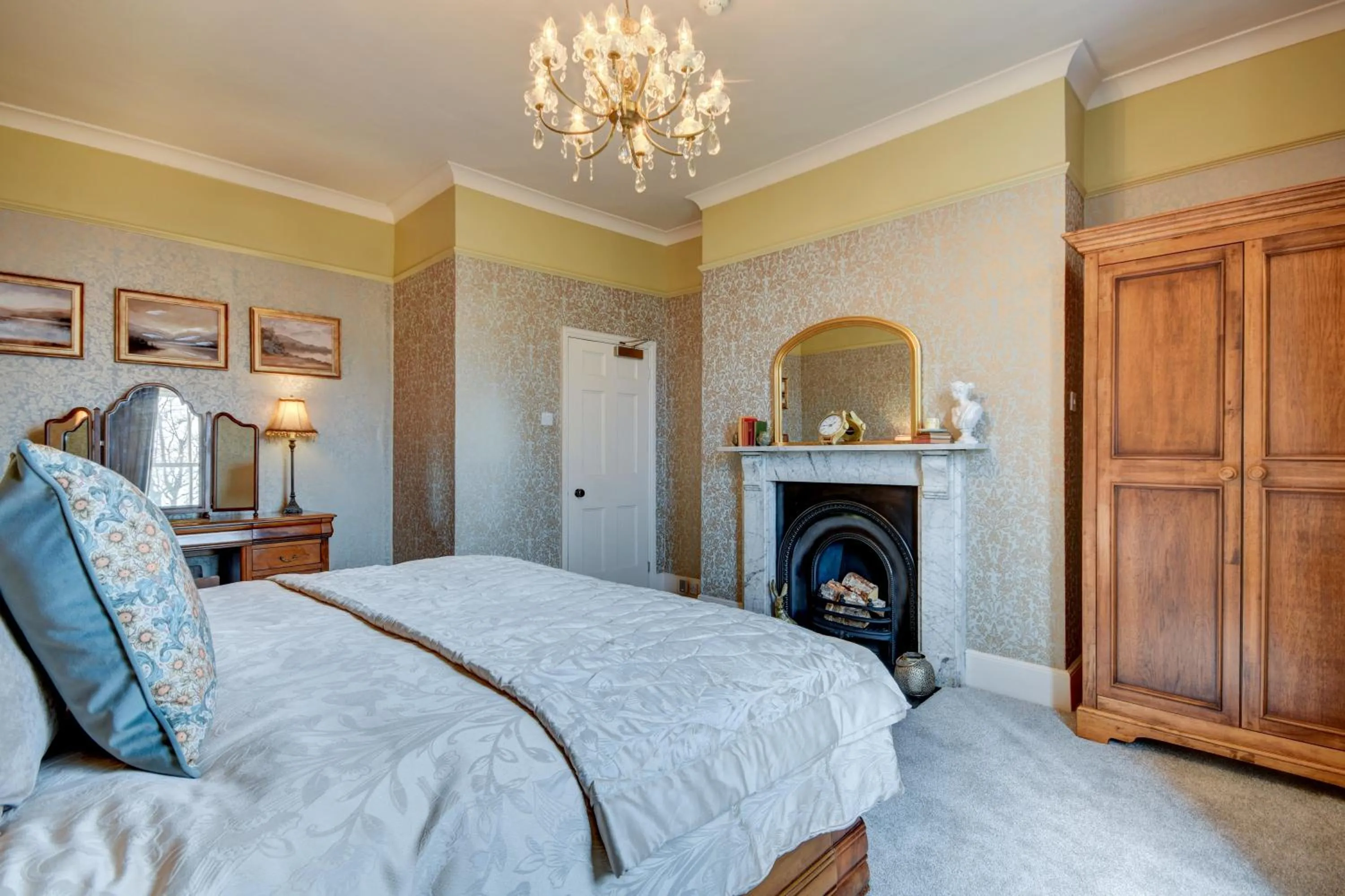 Bedroom, Bed in Highgate House