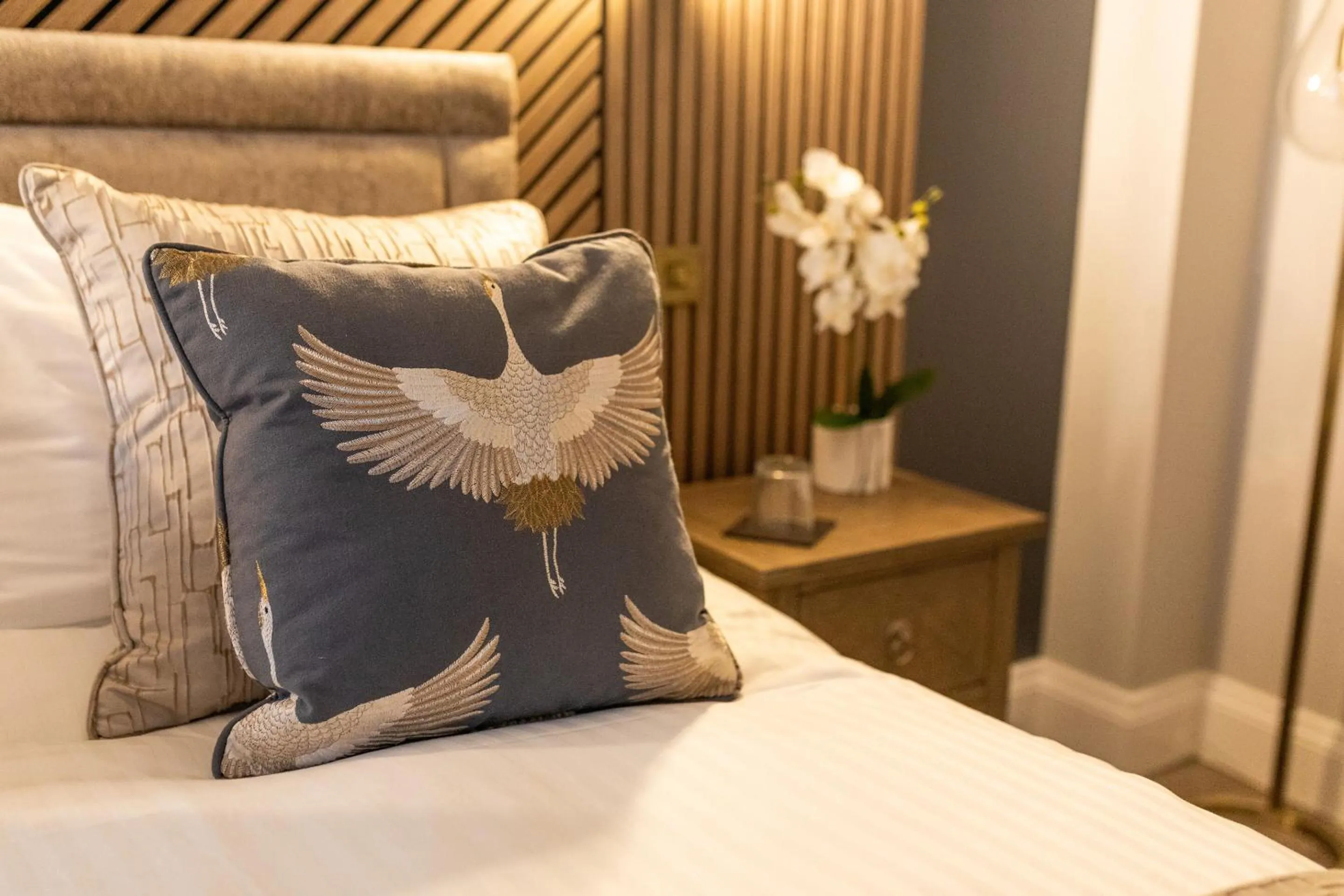 Bedroom, Bed in The Dragon Willington