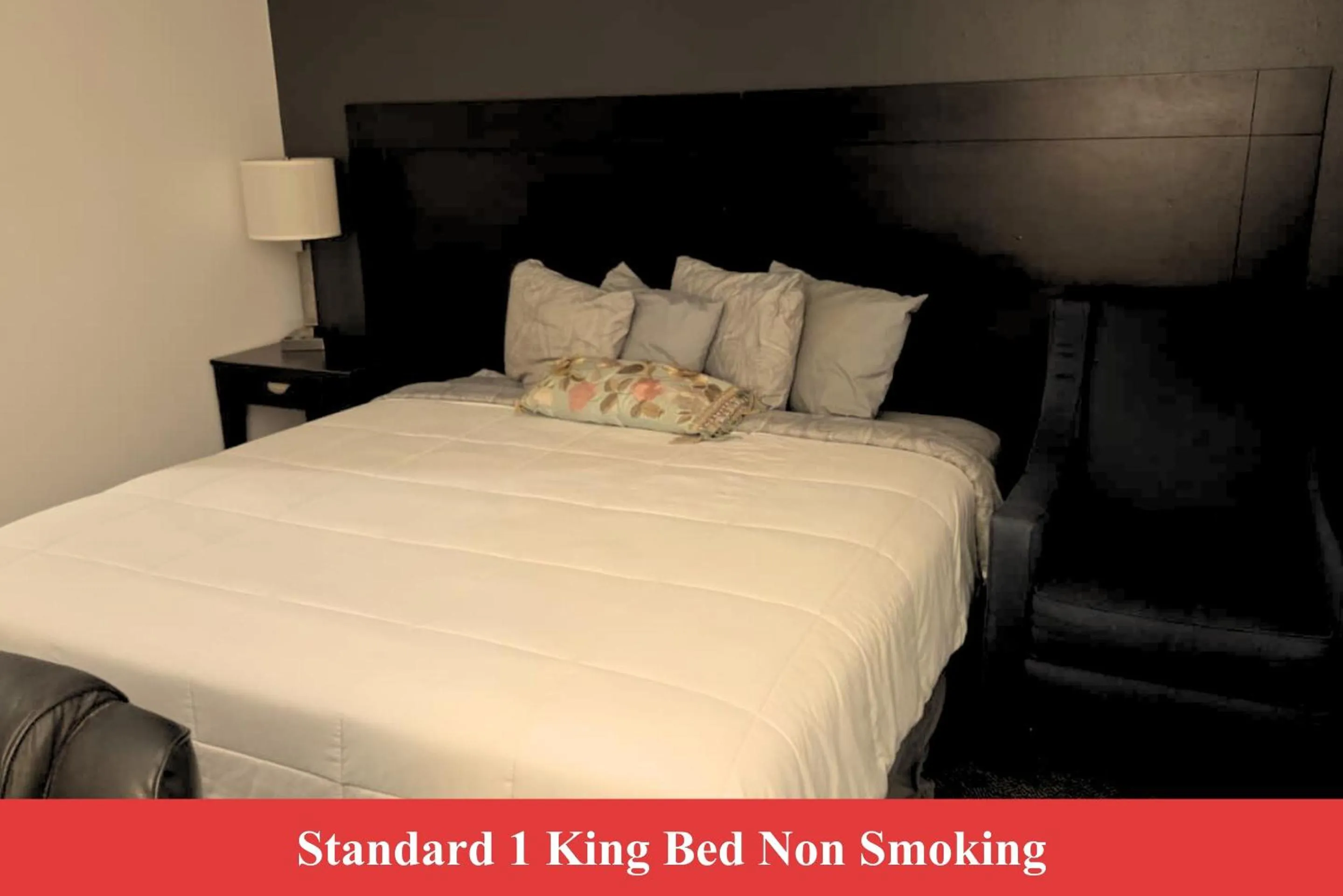 King Room in Blue Way Inn by Jasper Hutchinson