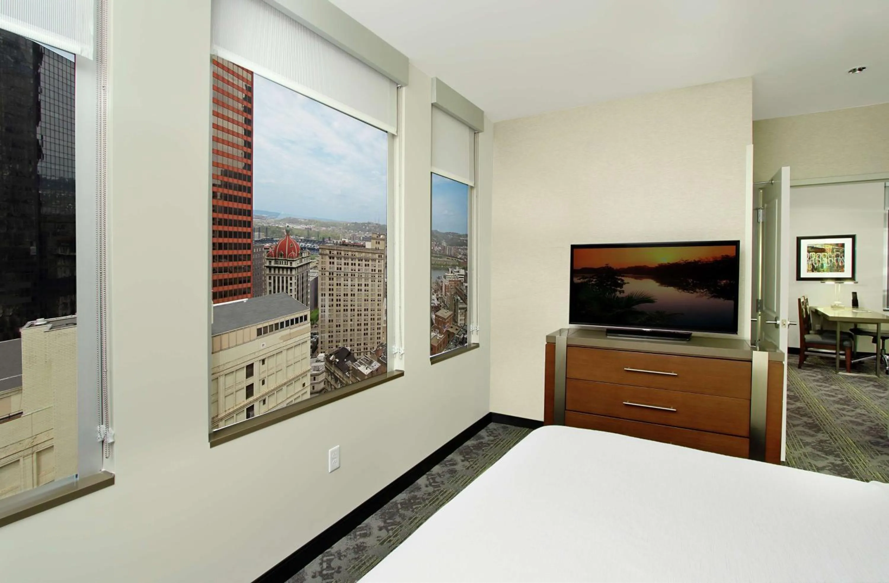 Bedroom, Bed in Embassy Suites Pittsburgh-Downtown