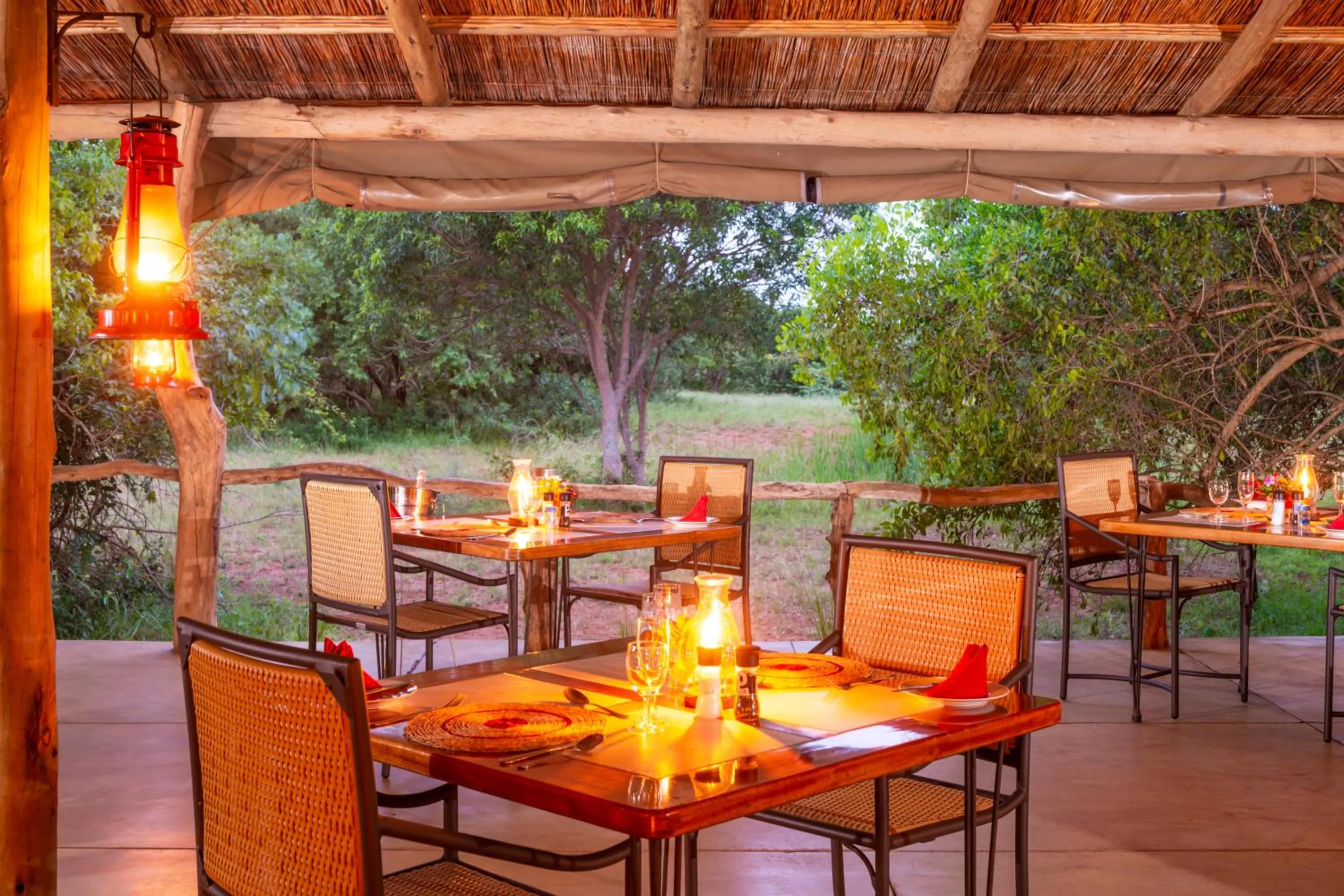 Restaurant/places to eat in Leopard Walk Lodge