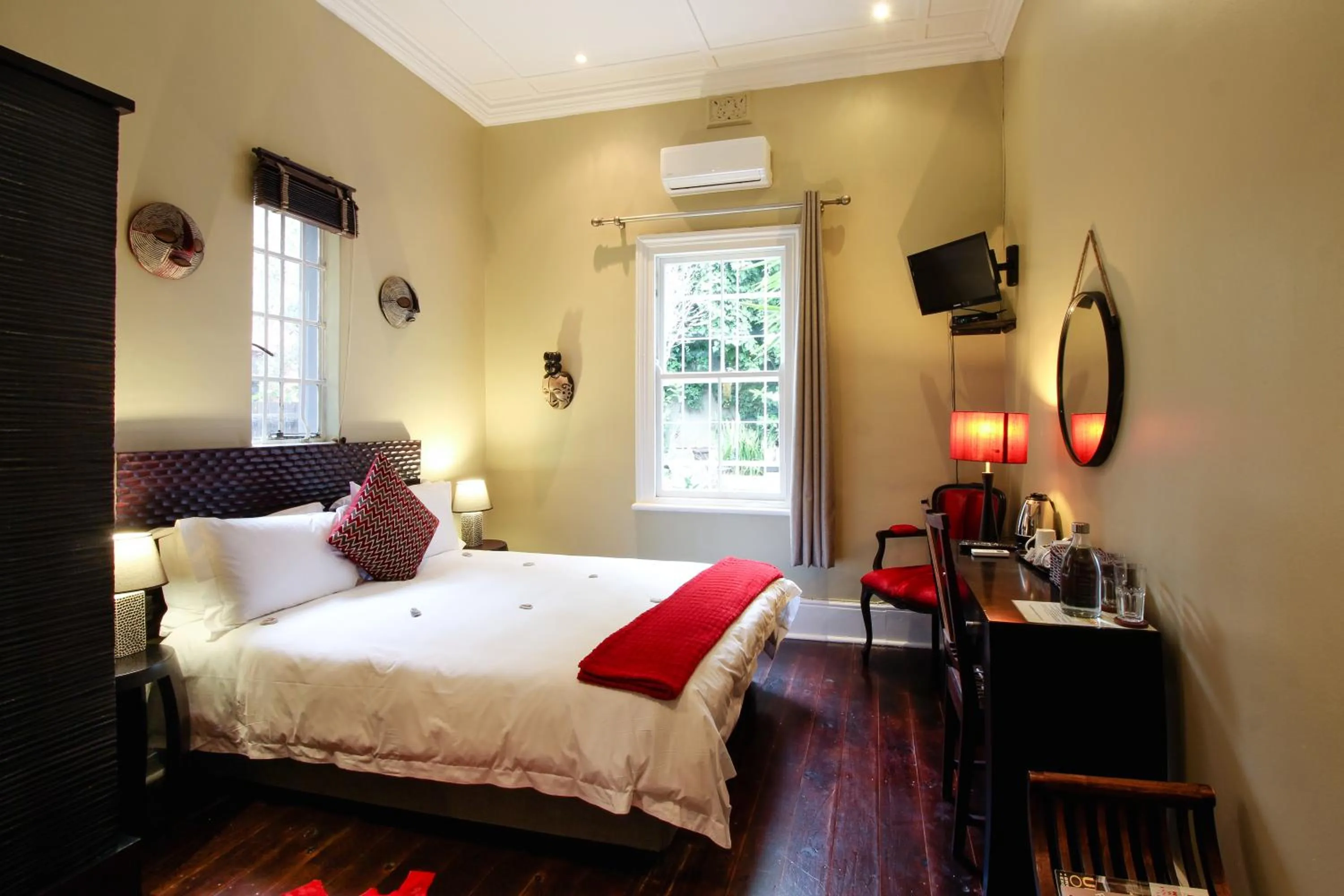 Photo of the whole room, Bed in Jardin d'ébène Boutique Guesthouse