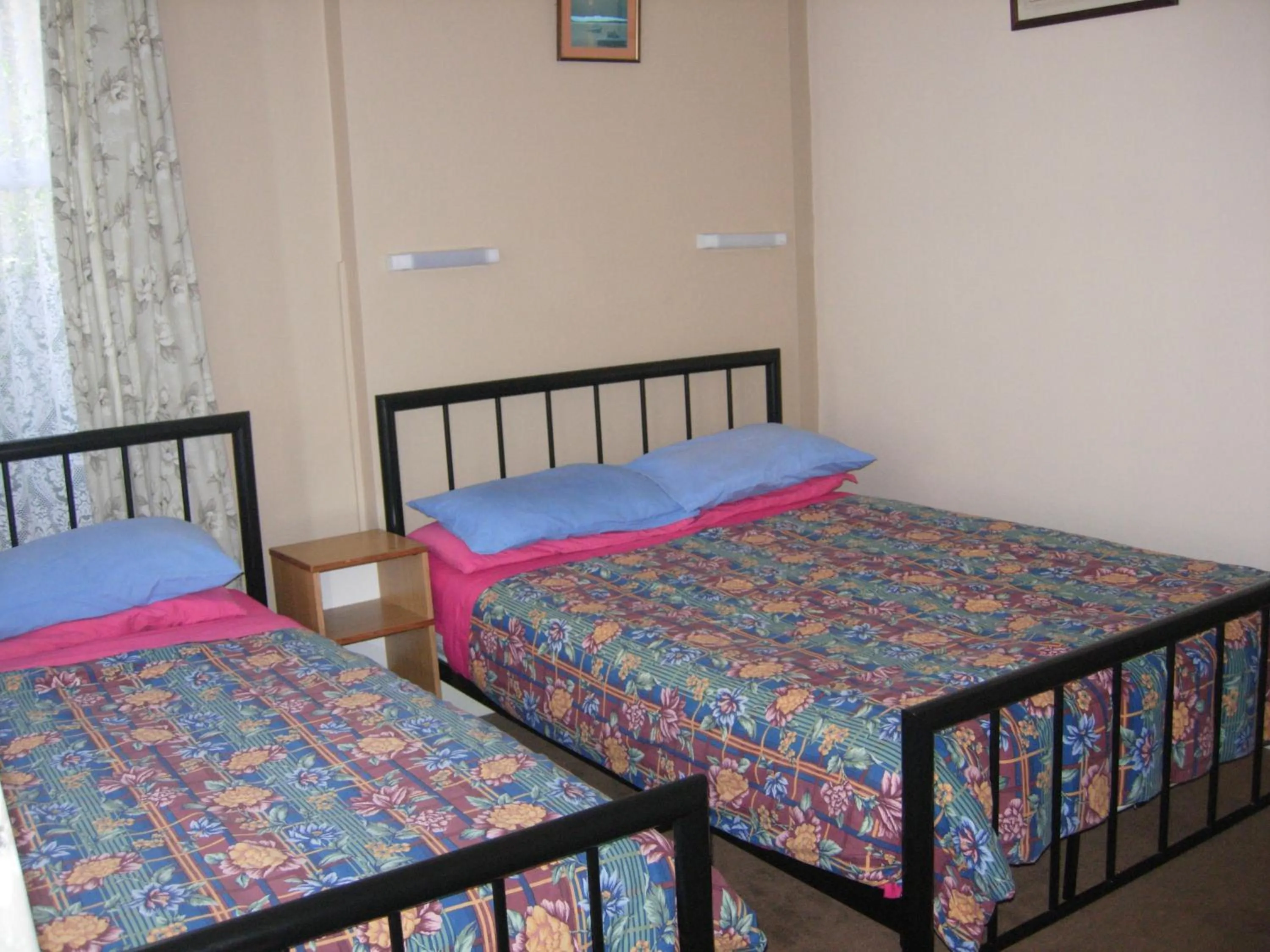 Bed in Longfield Guest House
