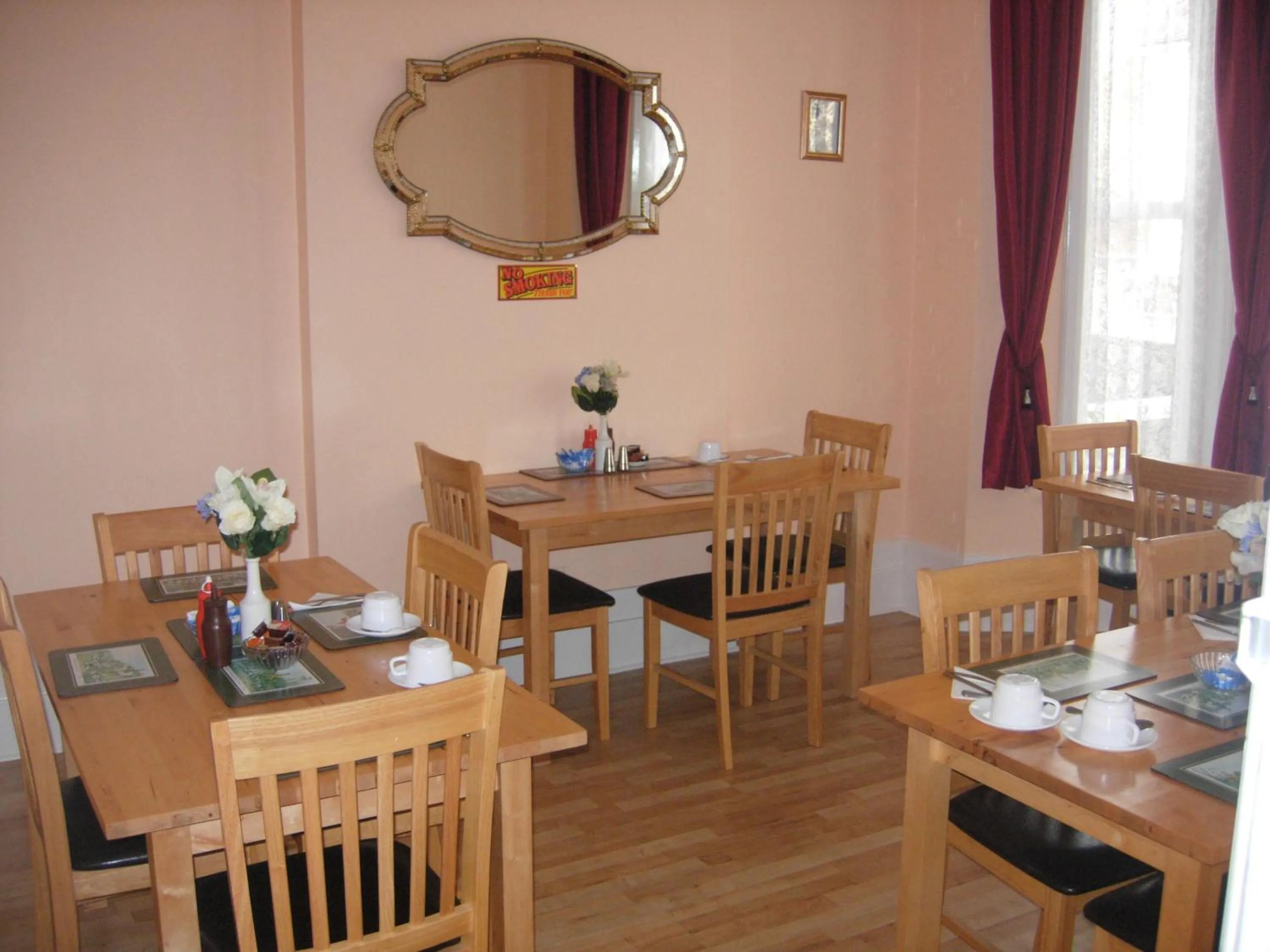 Restaurant/places to eat in Longfield Guest House
