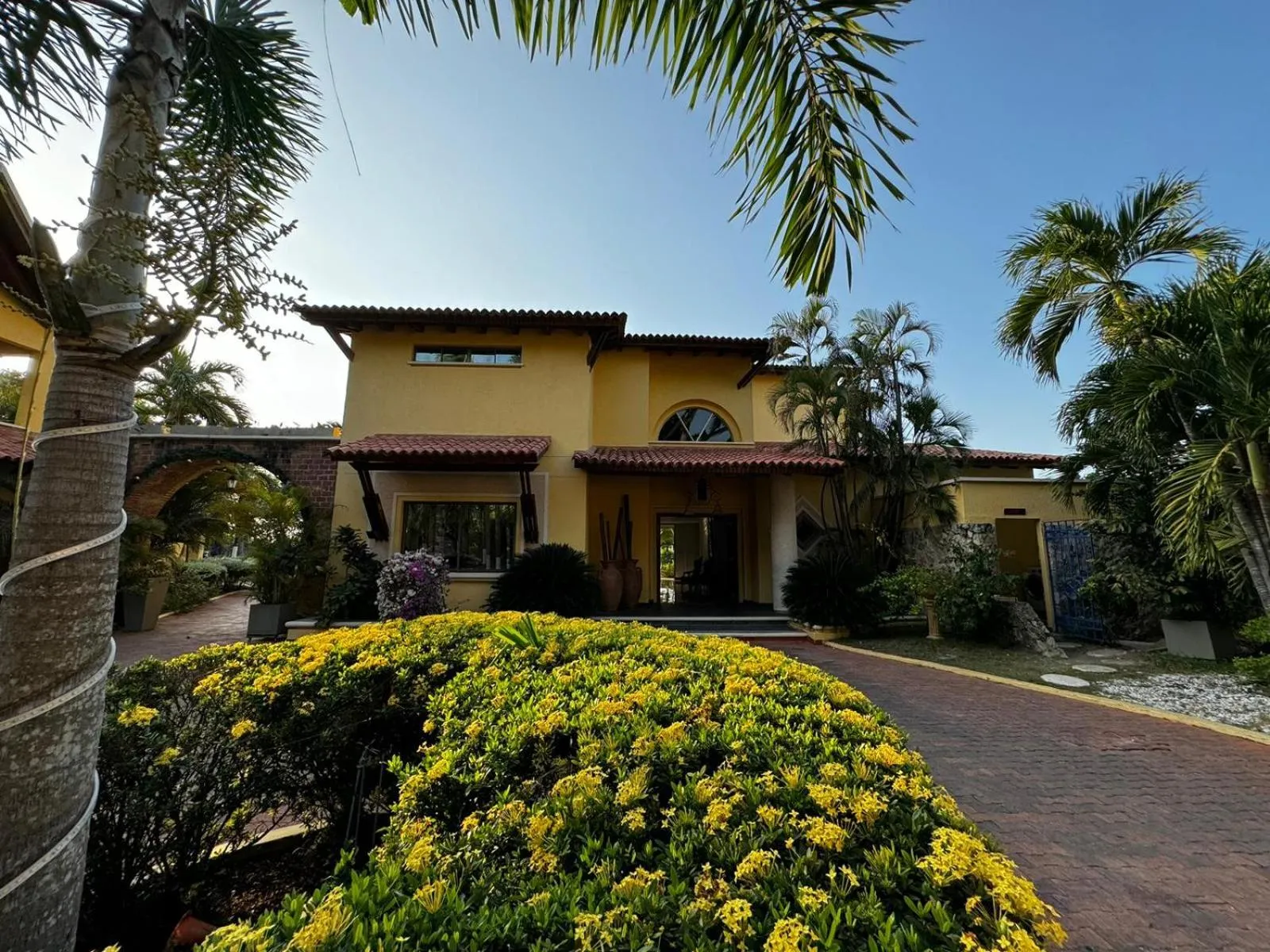 Facade/entrance in Porto Bello Hotel Boutique