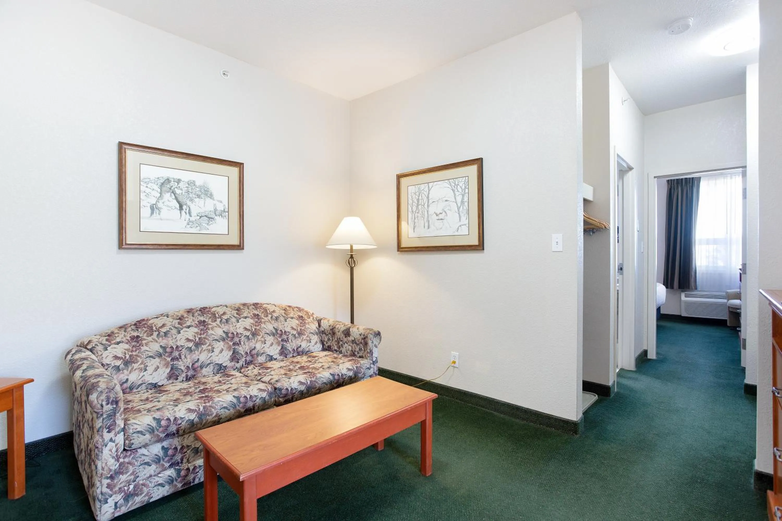 Bed in Lakeview Inns & Suites - Okotoks