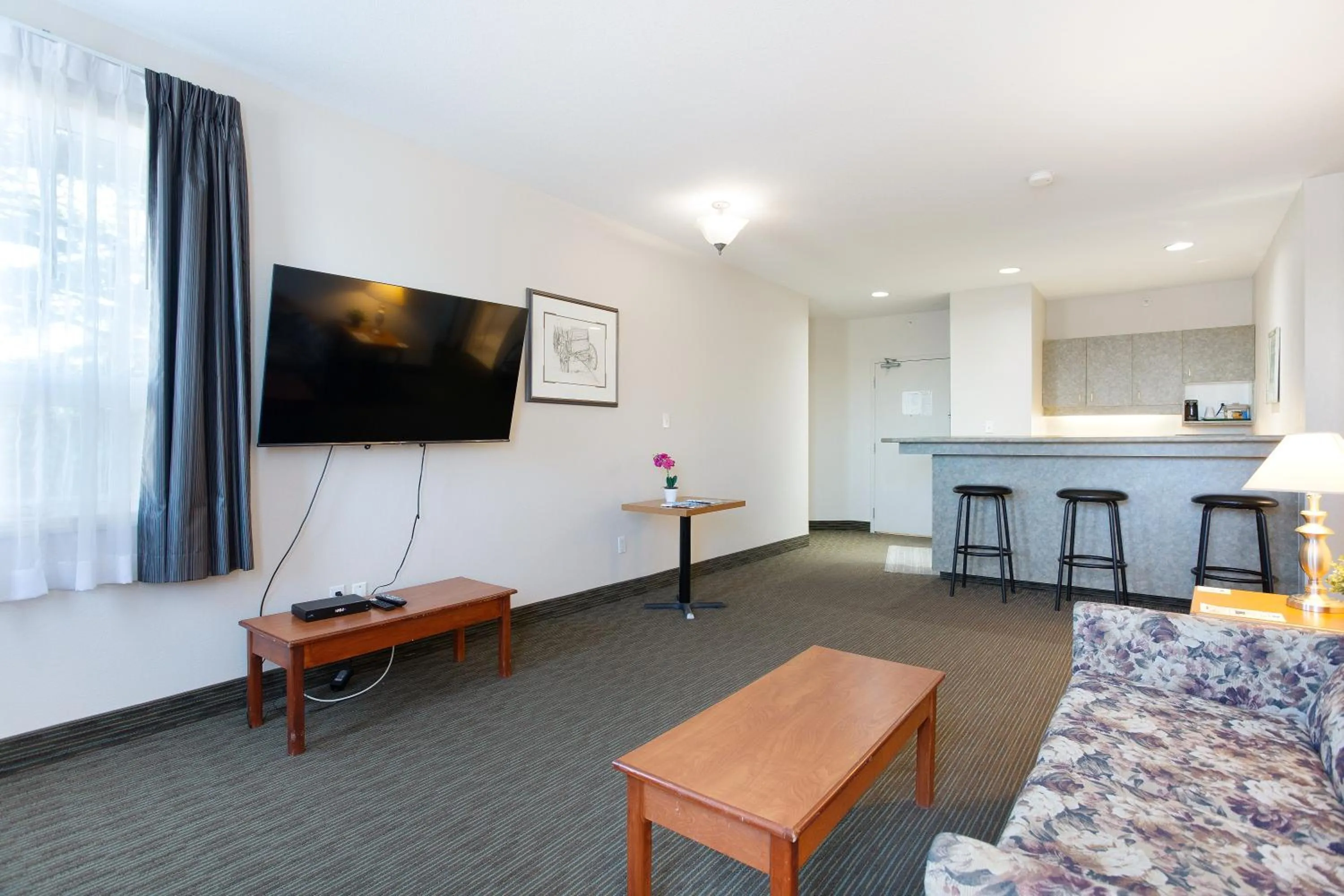 Lakeview Inns & Suites - Okotoks