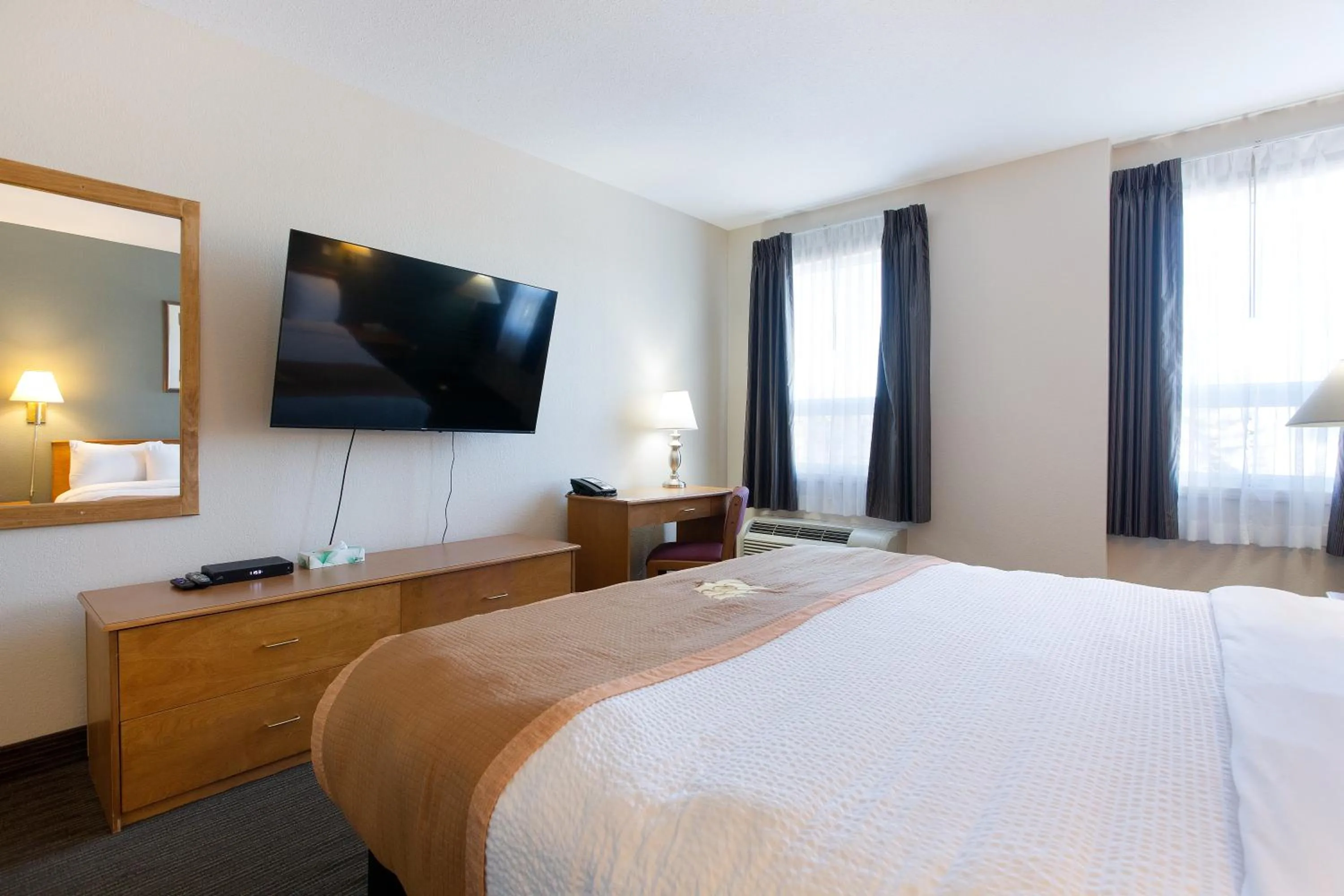 Bed in Lakeview Inns & Suites - Okotoks