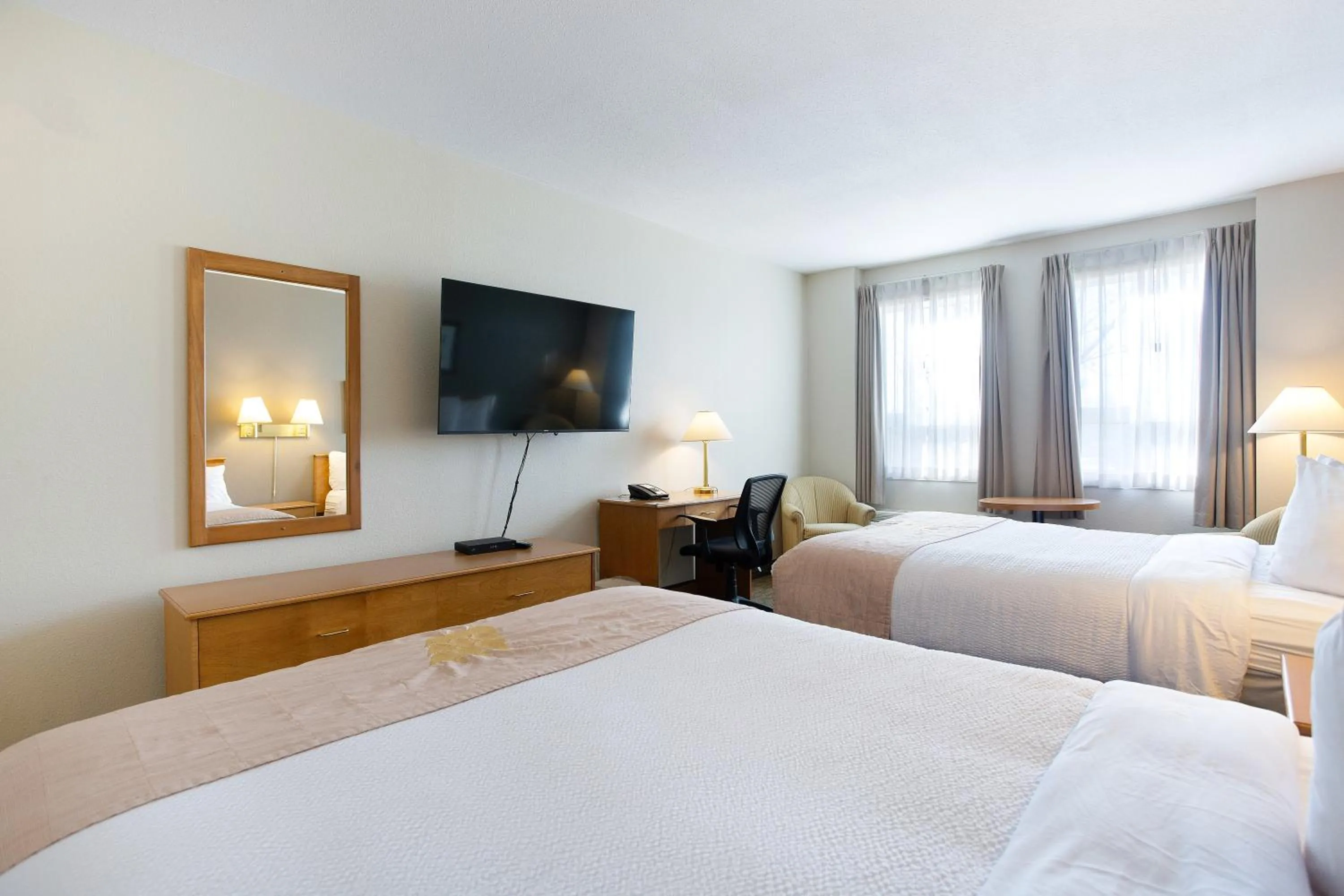 Bed in Lakeview Inns & Suites - Okotoks