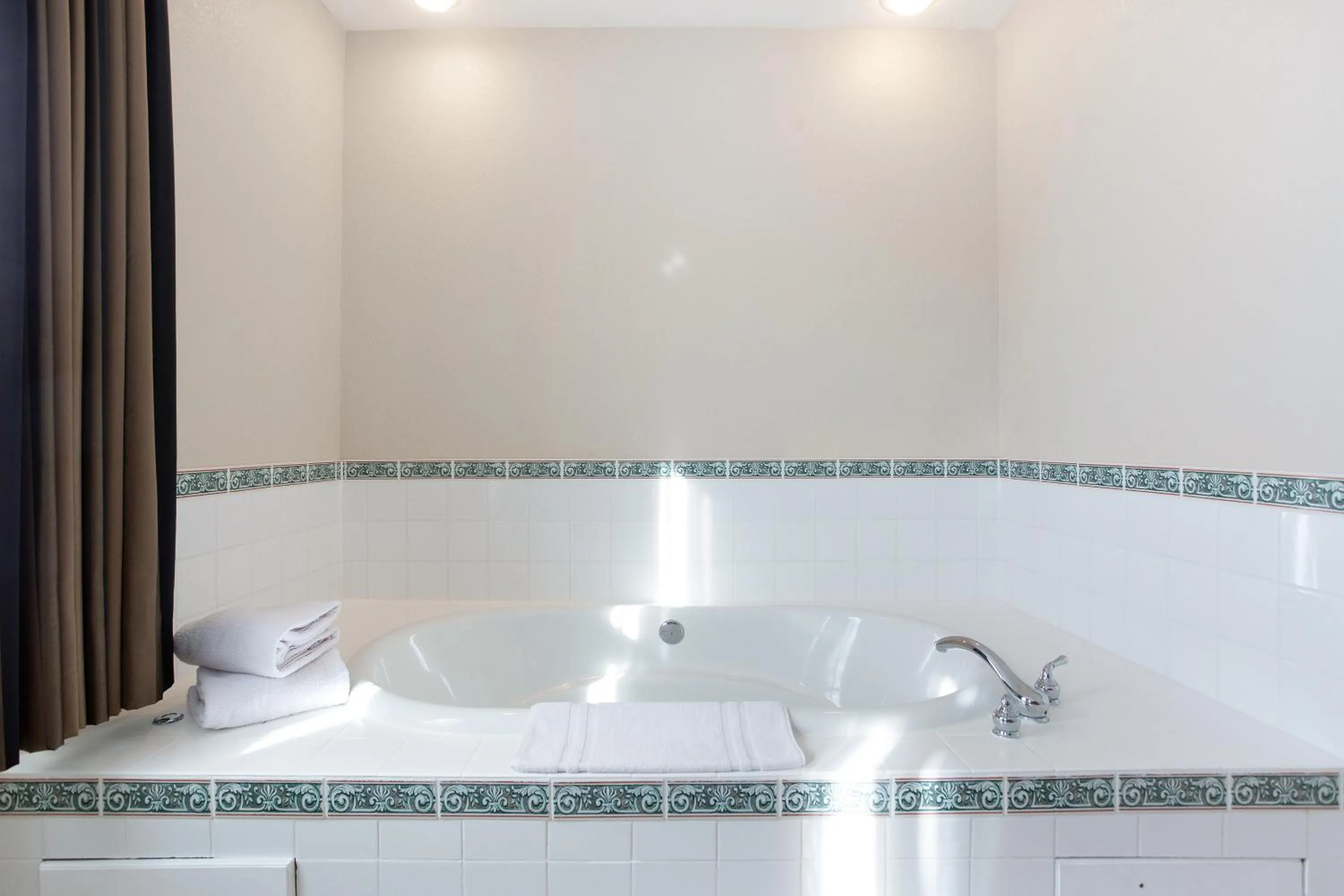 Lakeview Inns & Suites - Okotoks