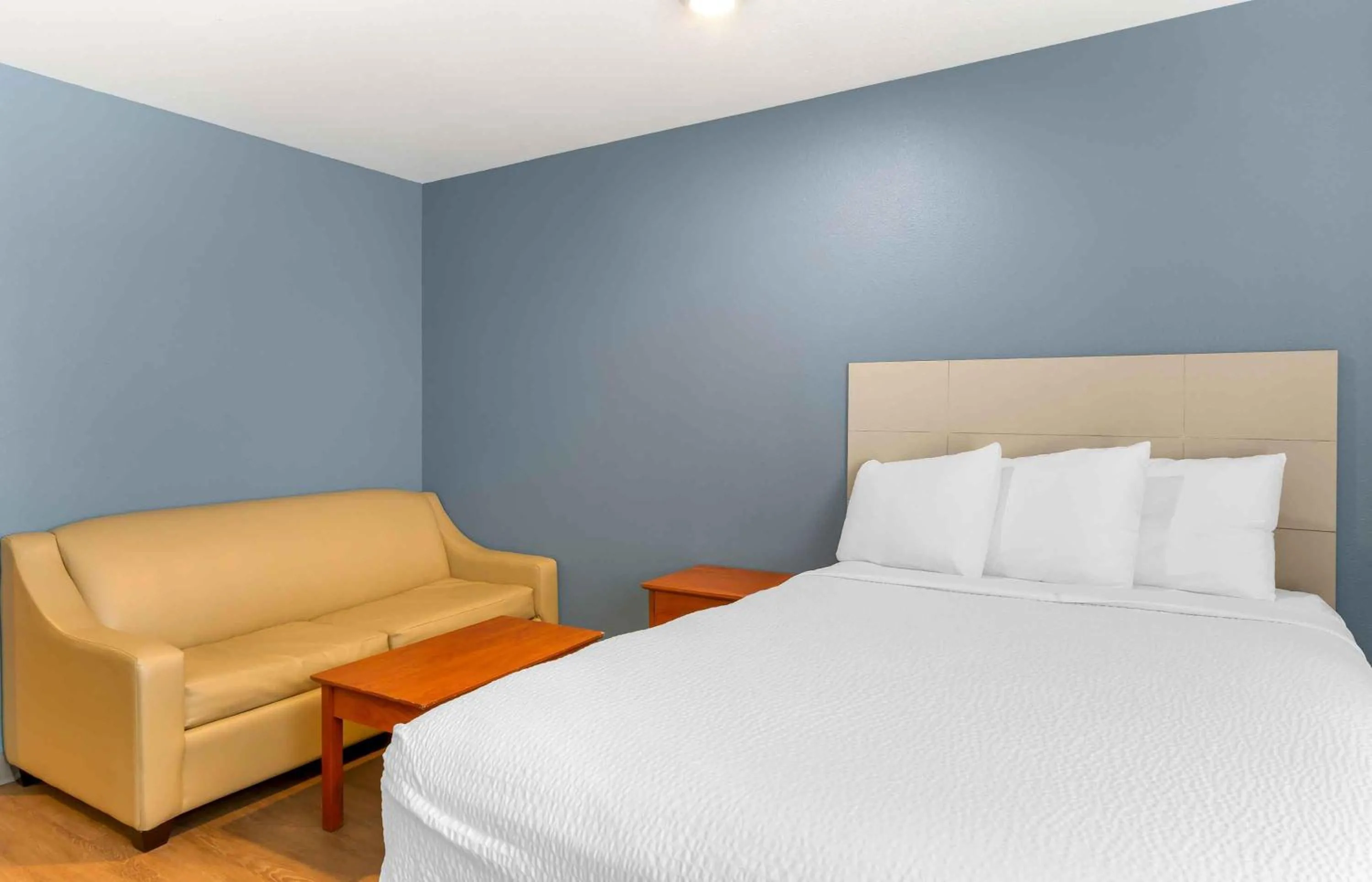 Bedroom, Bed in Extended Stay America Select Suites - Las Cruces