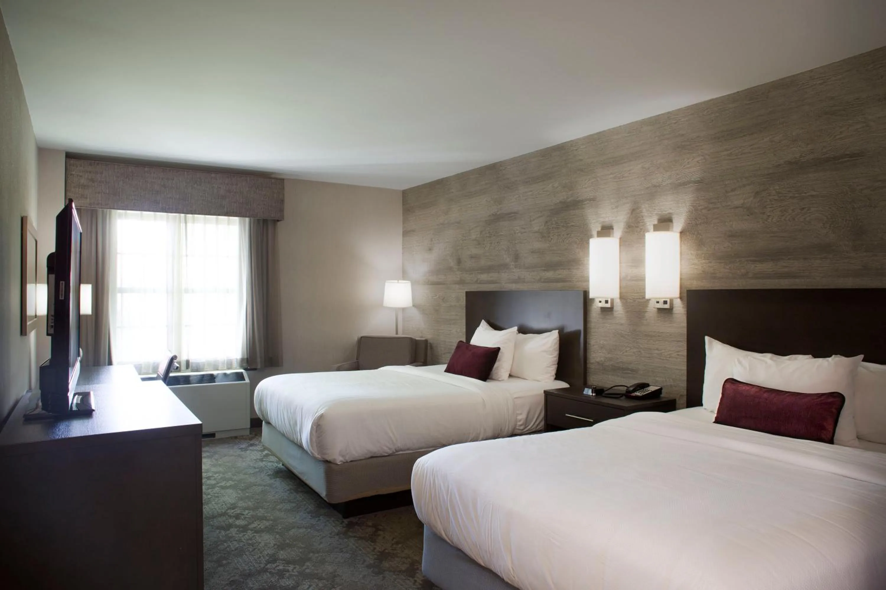 Bed in Normandy Farm Hotel & Conference Center