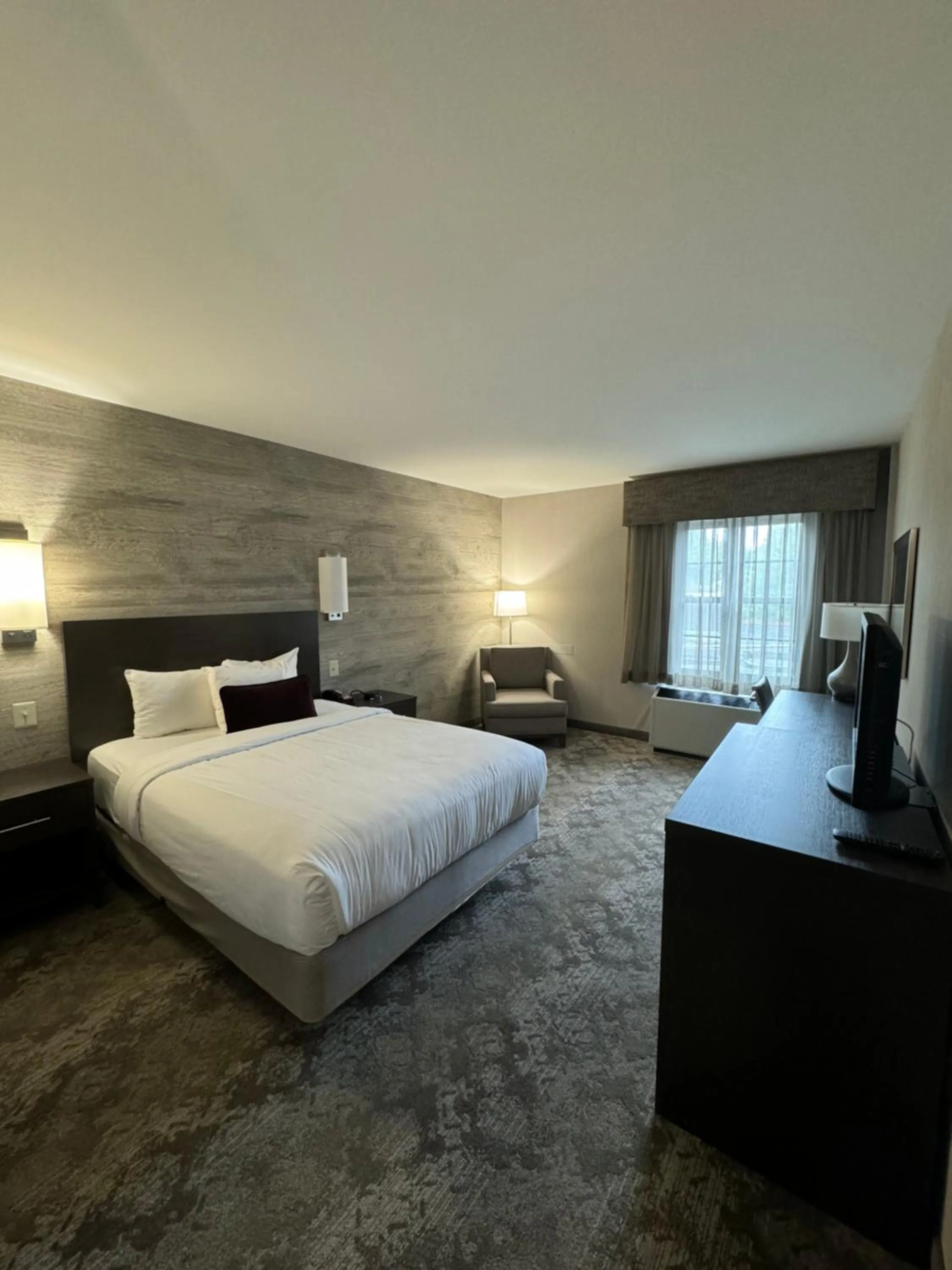 Bed in Normandy Farm Hotel & Conference Center