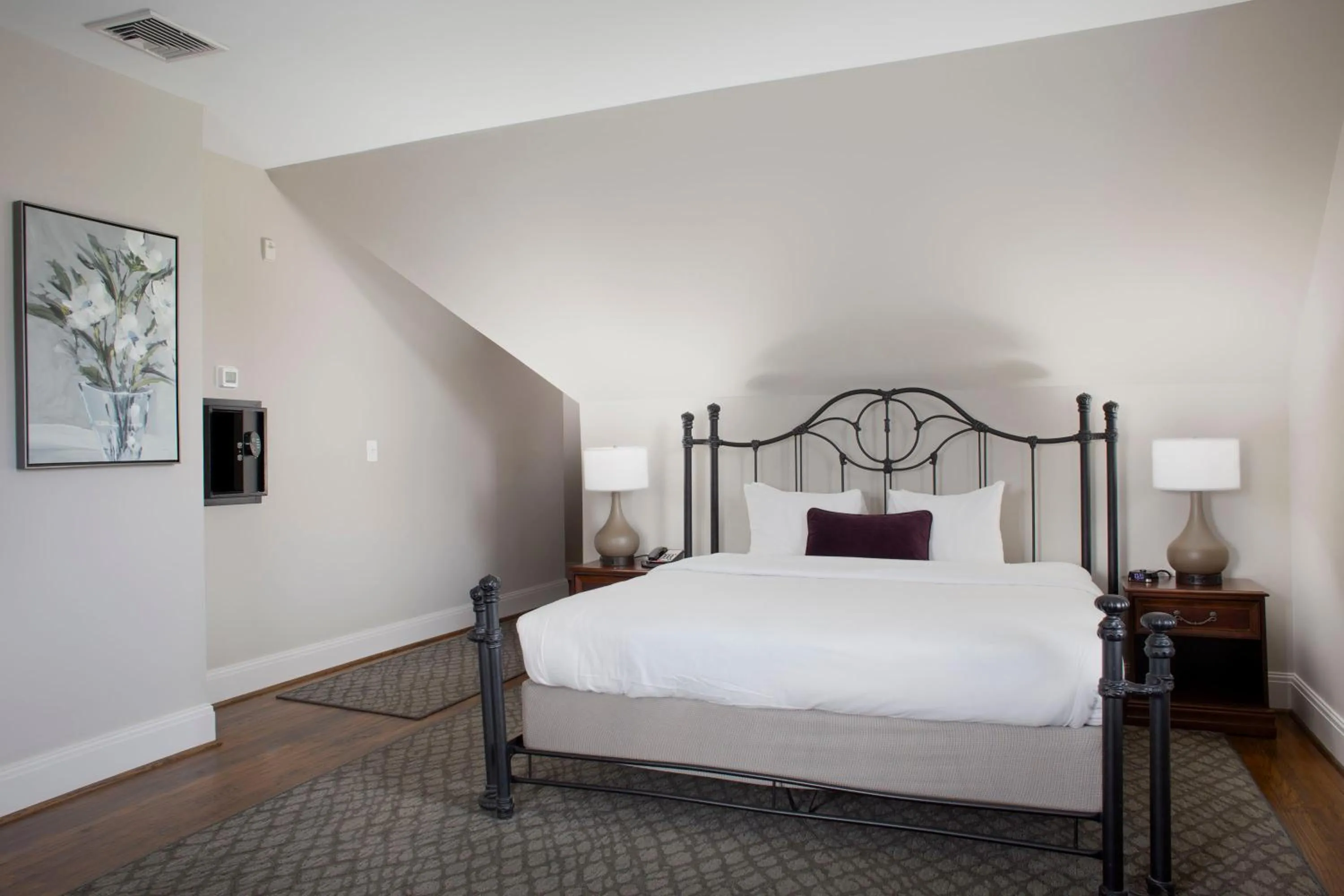 Bed in Normandy Farm Hotel & Conference Center