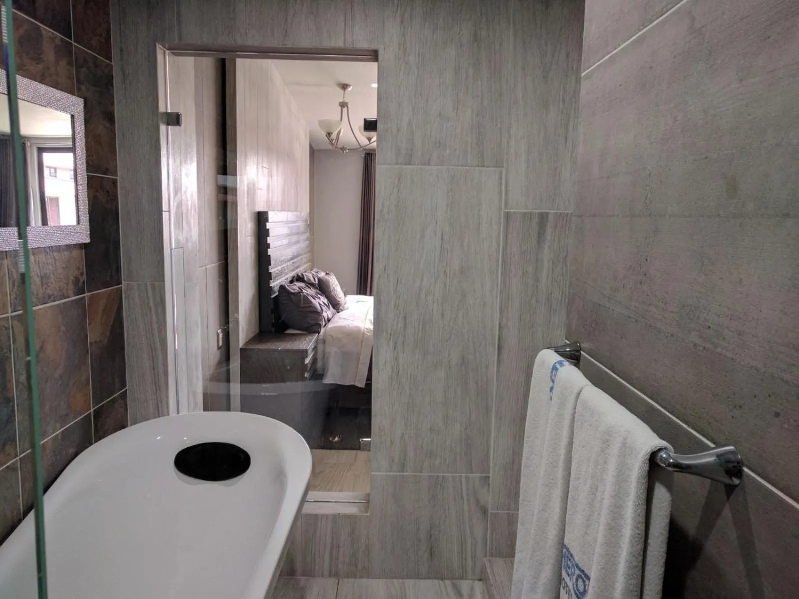 Shower in Hotel Aeropuerto