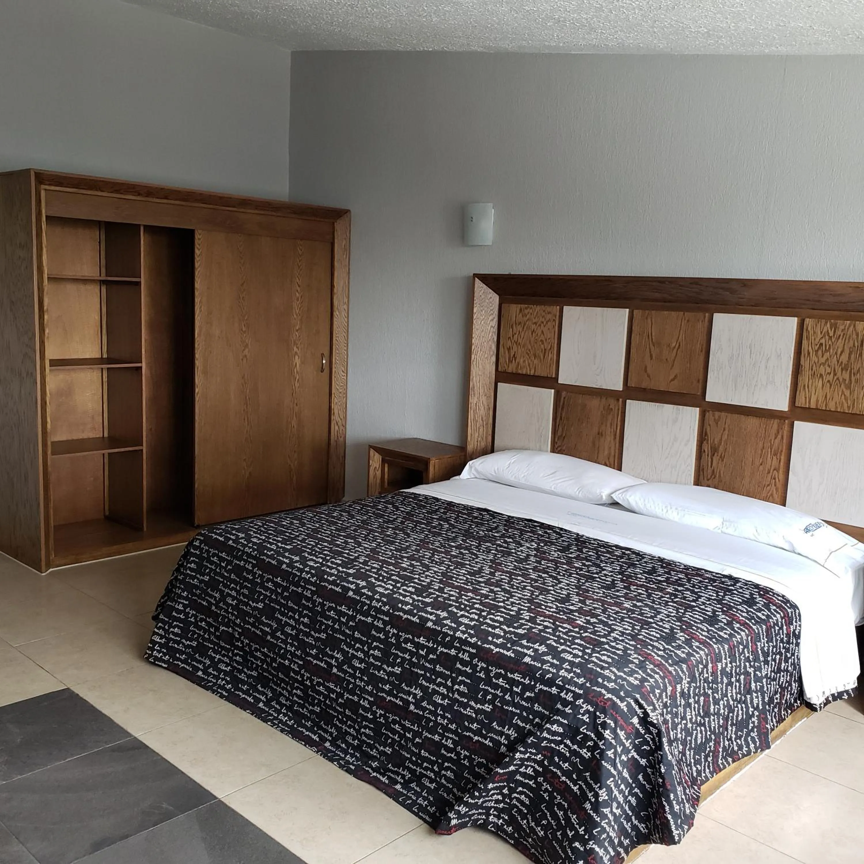 Bed in Hotel Aeropuerto