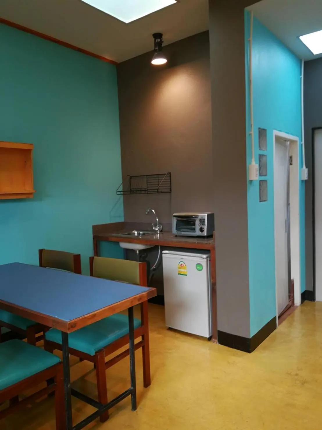 Kitchen or kitchenette in 60 Blue House