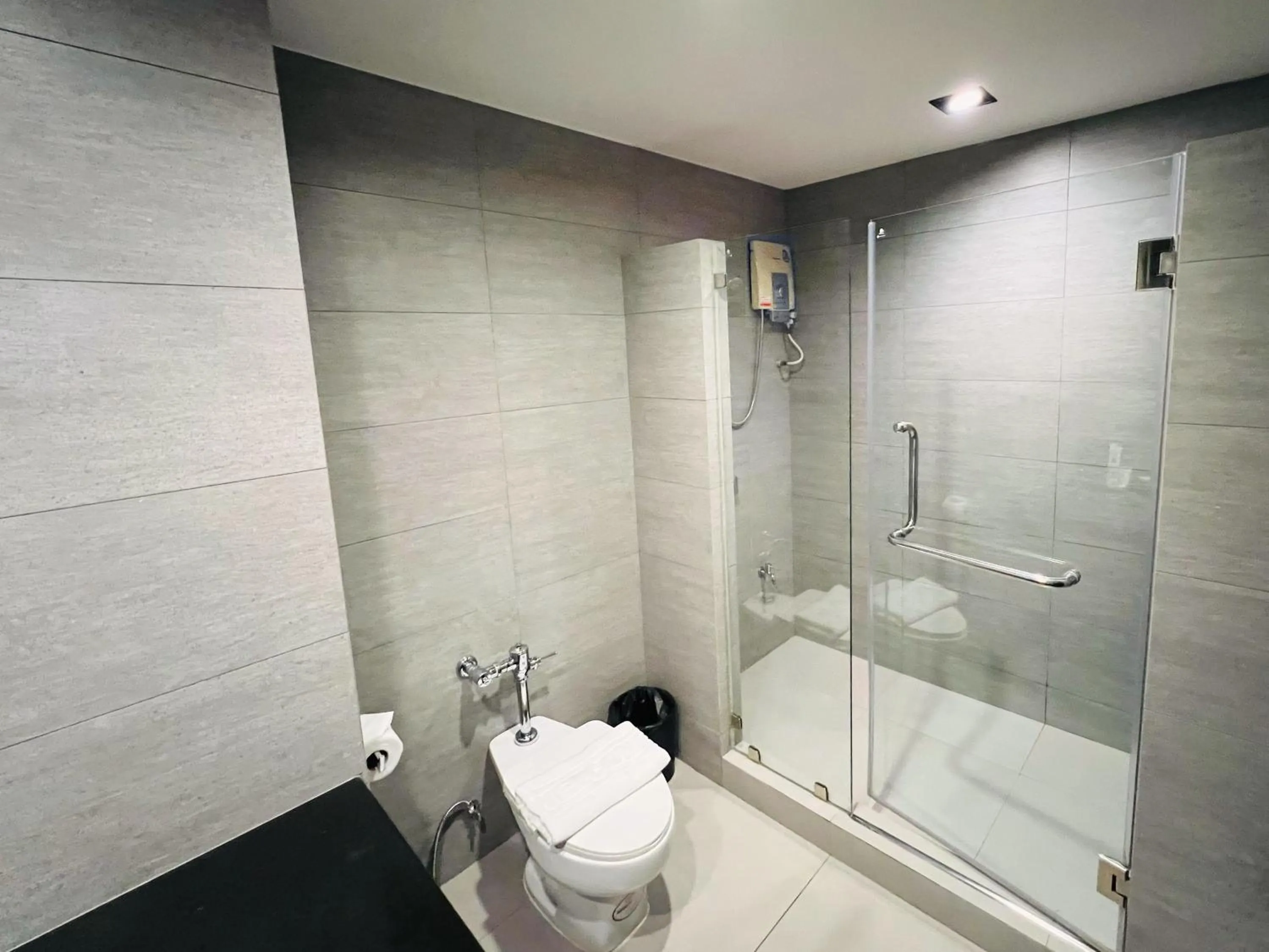 Bathroom in 14 Place