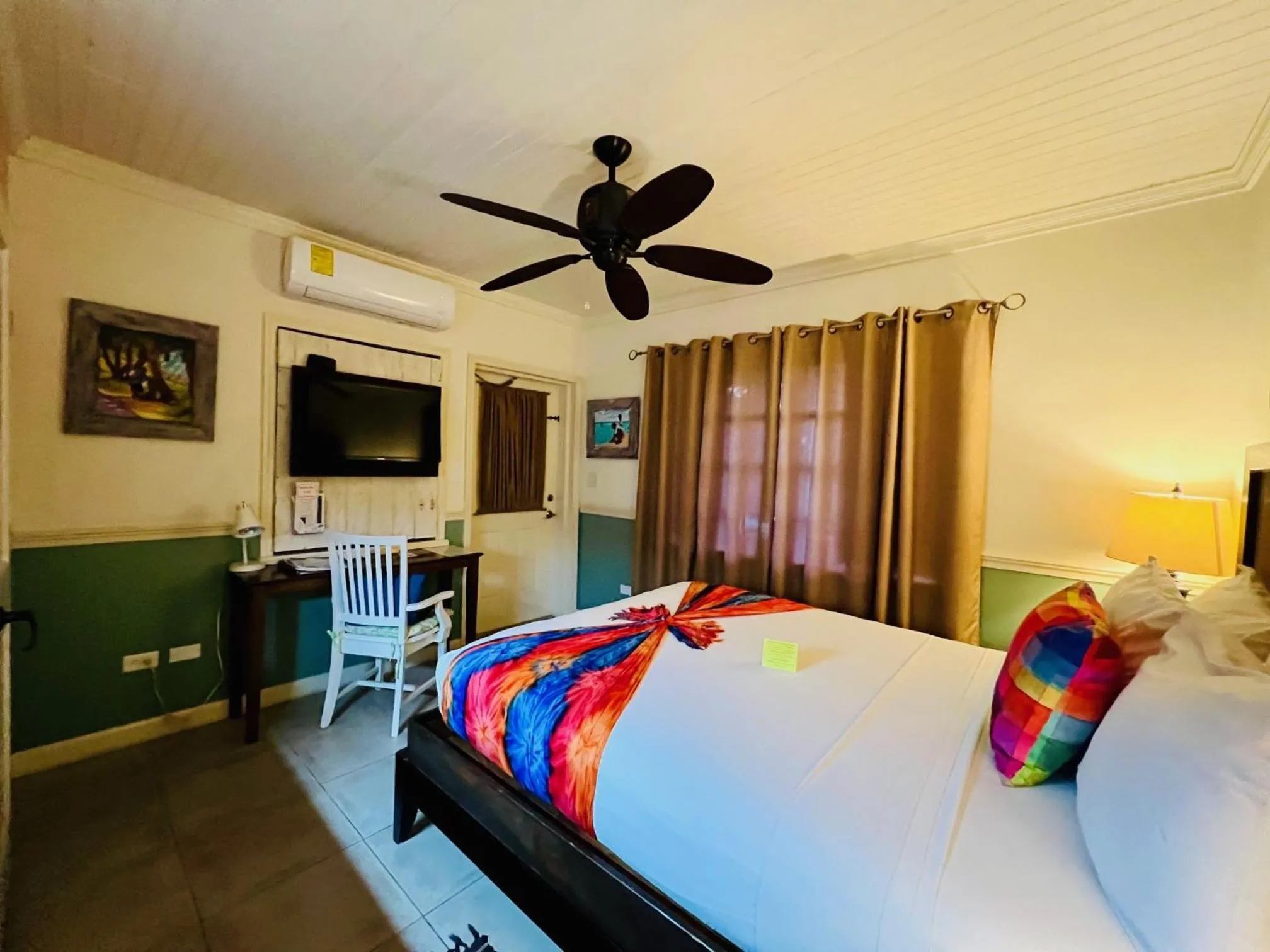 Bedroom, Bed in Villa Allamanda Eleuthera