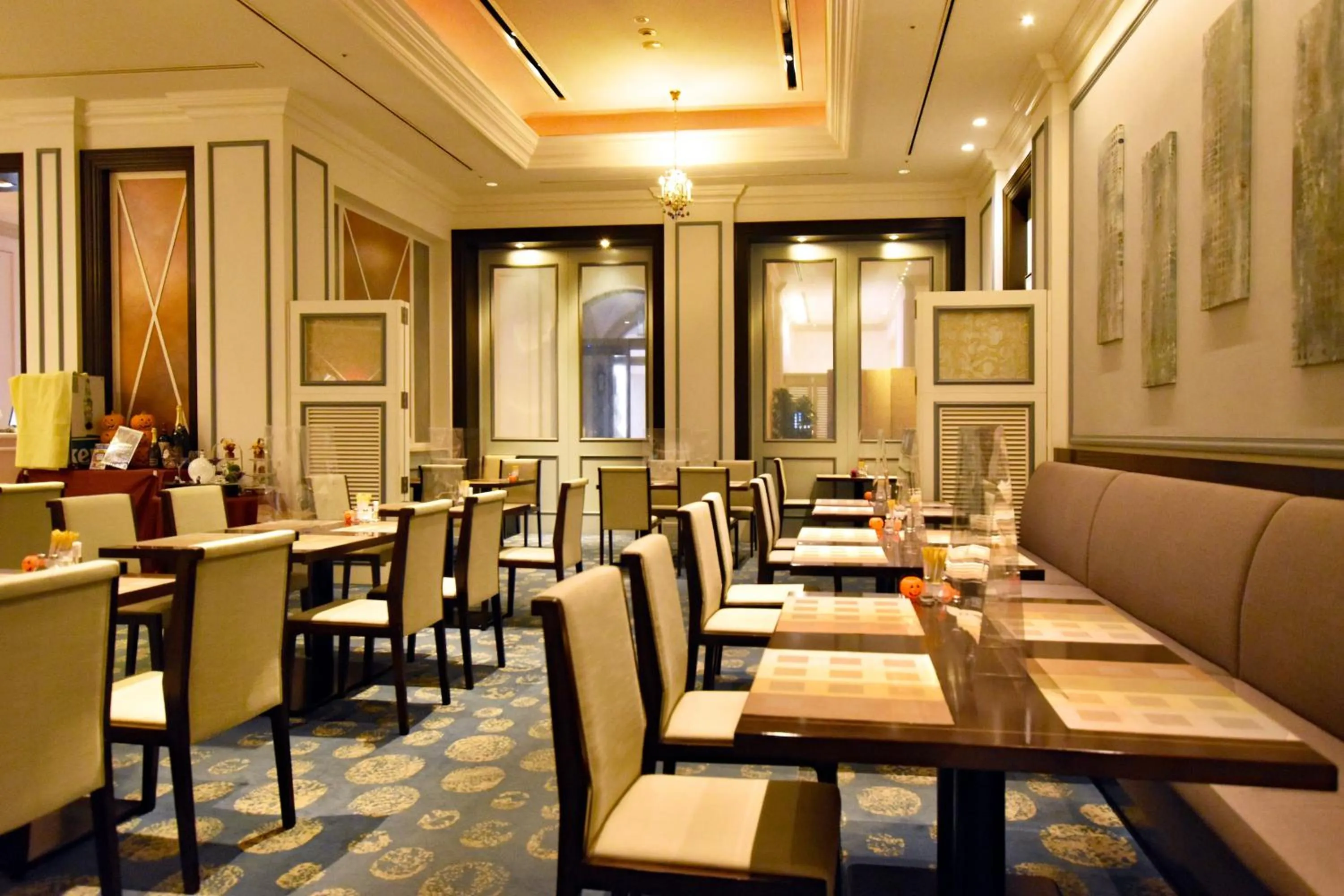 Restaurant/places to eat in Okura Chiba Hotel