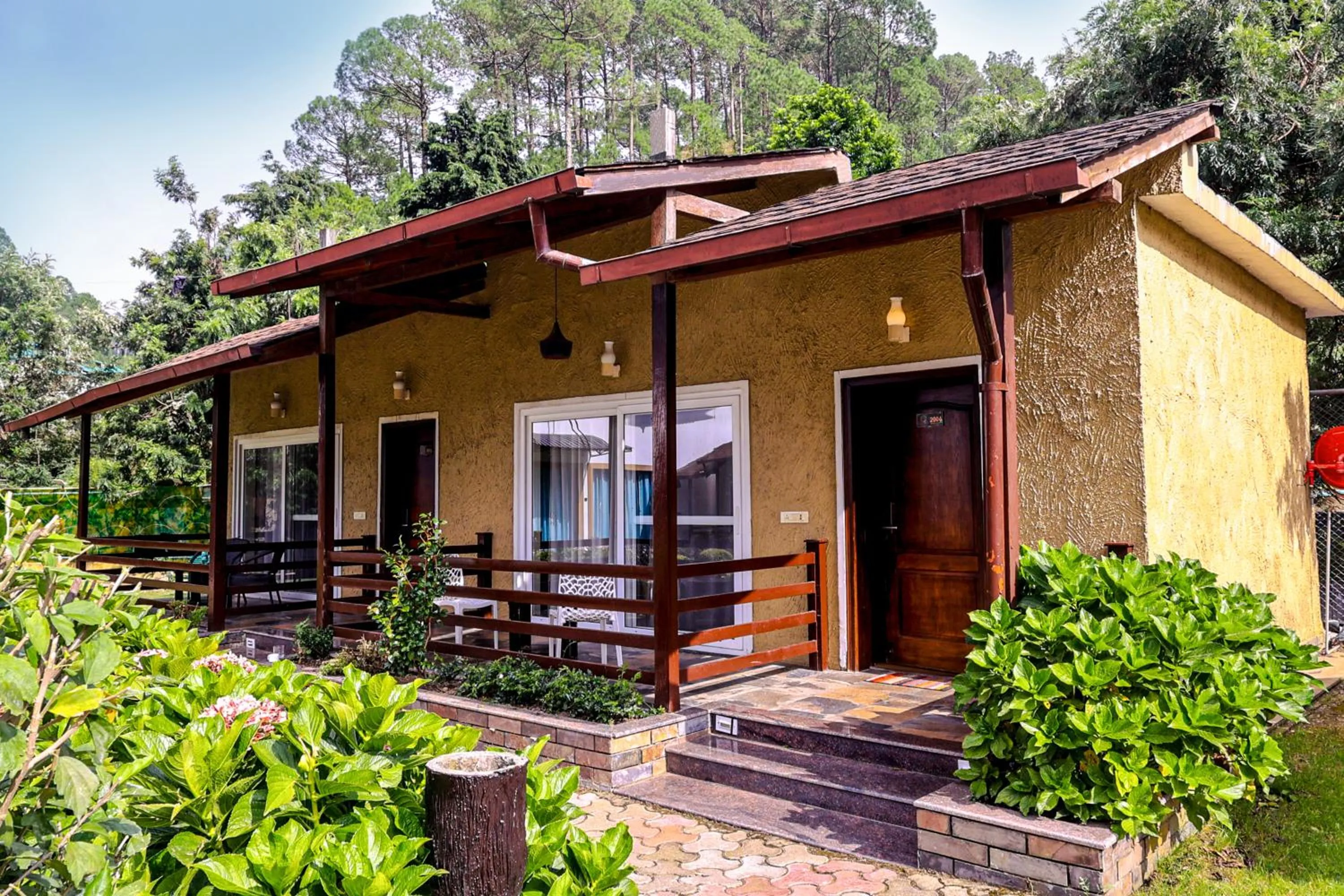 Property building in Foxoso Misty Oaks - Hotel & Resort