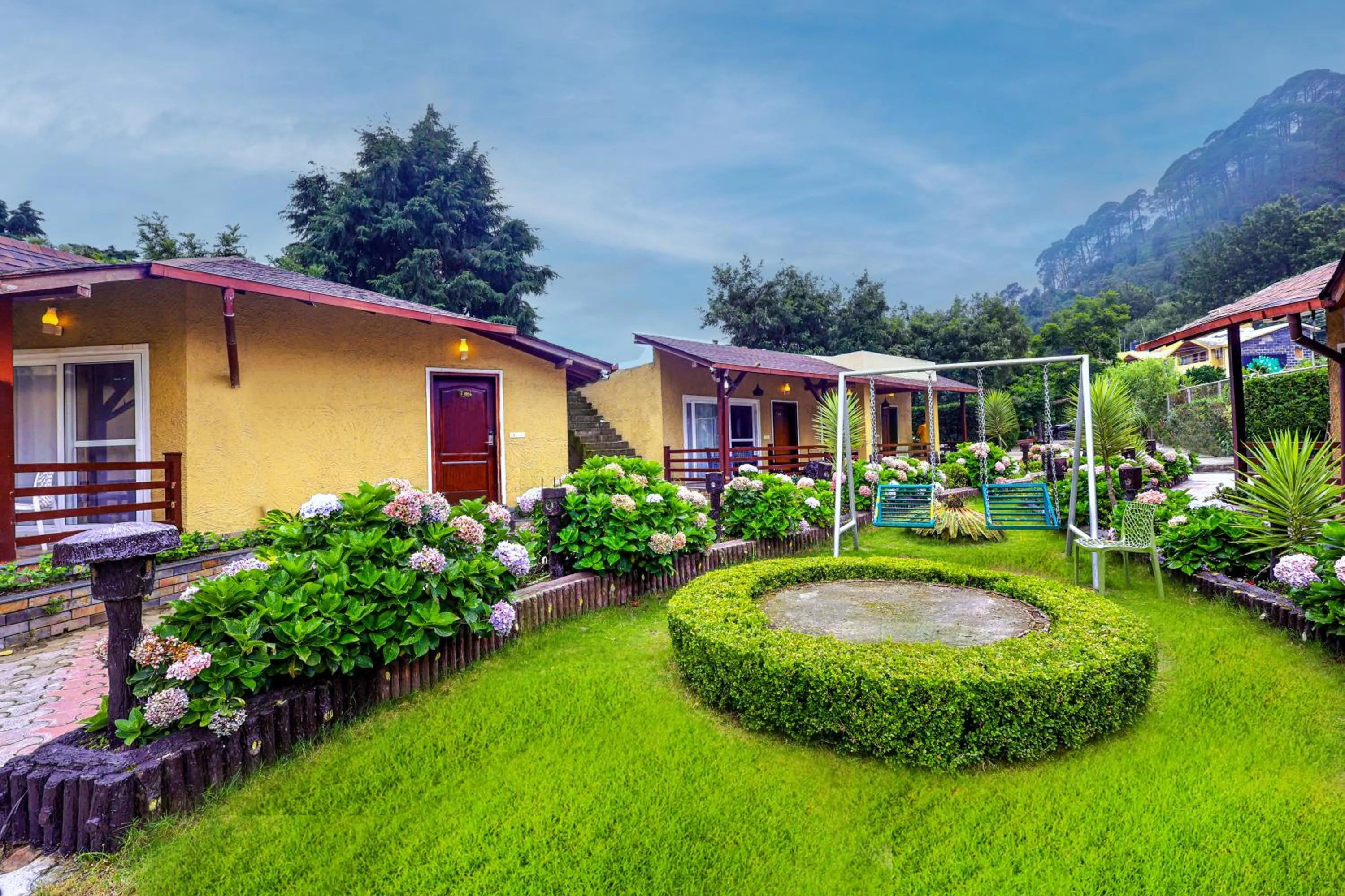 Property building in Foxoso Misty Oaks - Hotel & Resort