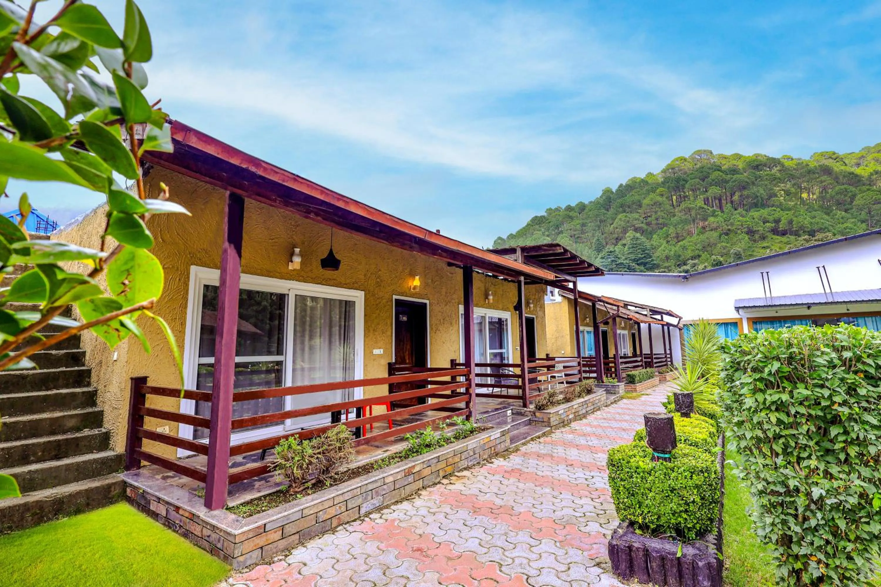 Property building in Foxoso Misty Oaks - Hotel & Resort