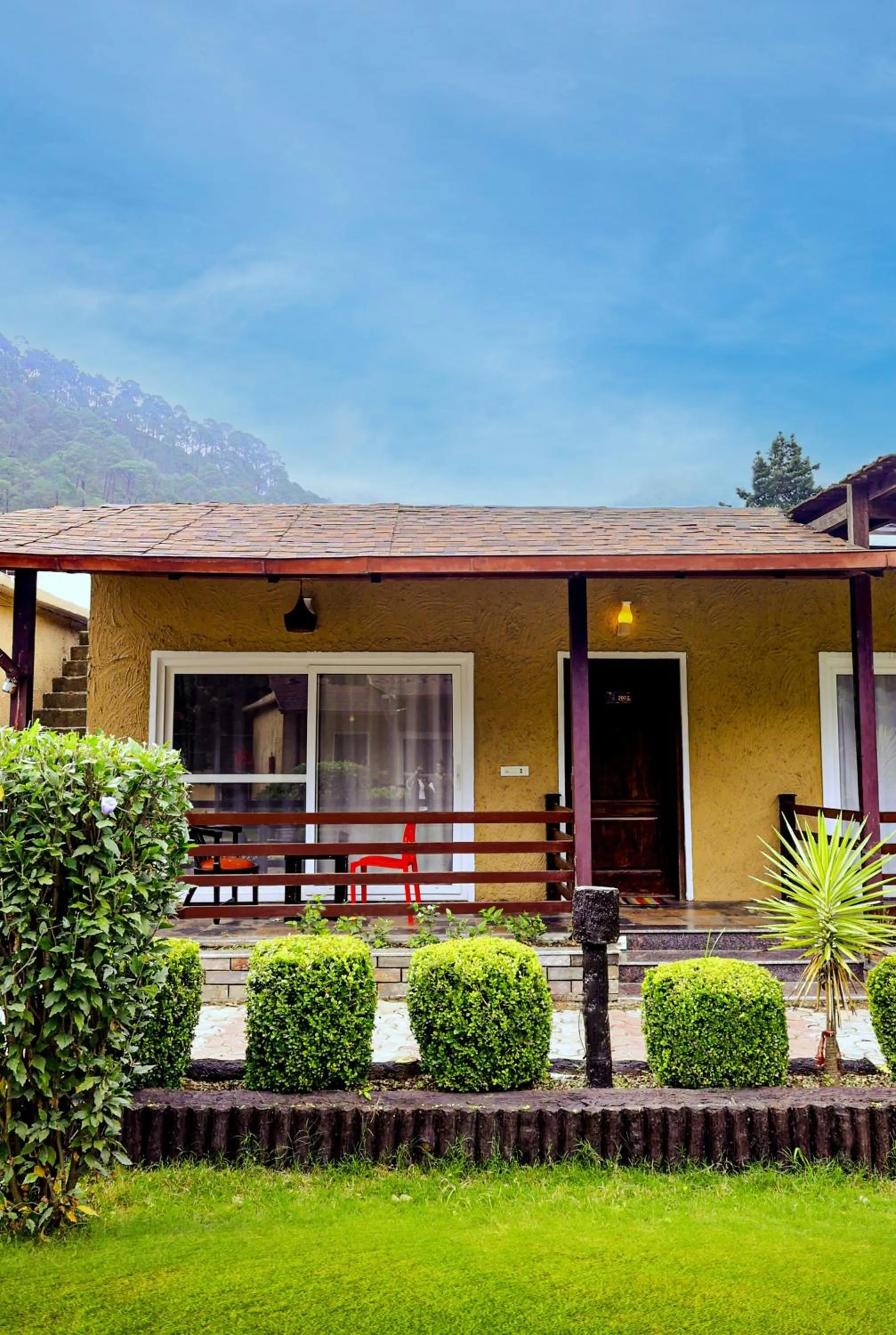 Property building in Foxoso Misty Oaks - Hotel & Resort