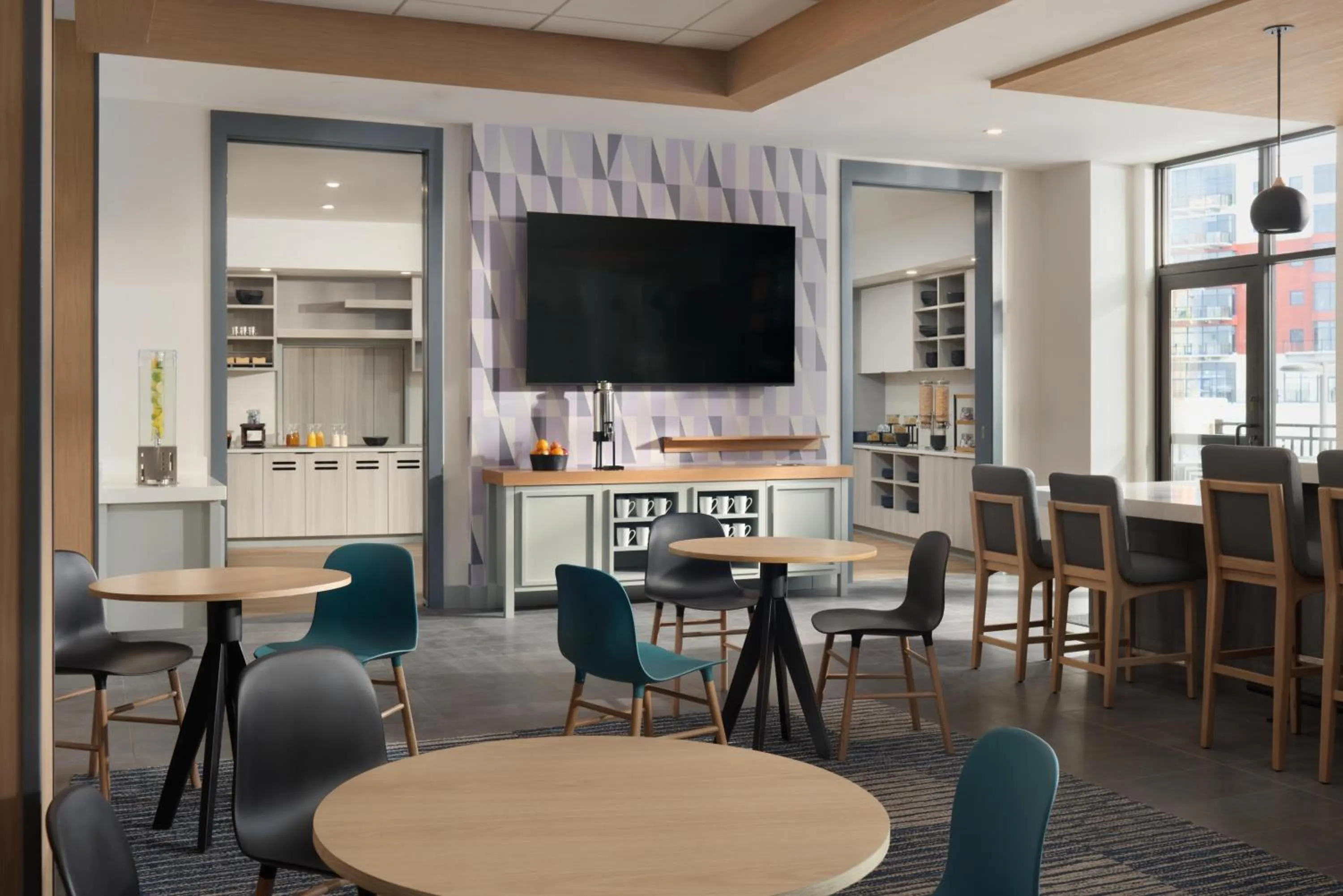 Restaurant/places to eat in Hyatt House Schenectady / Mohawk Harbor