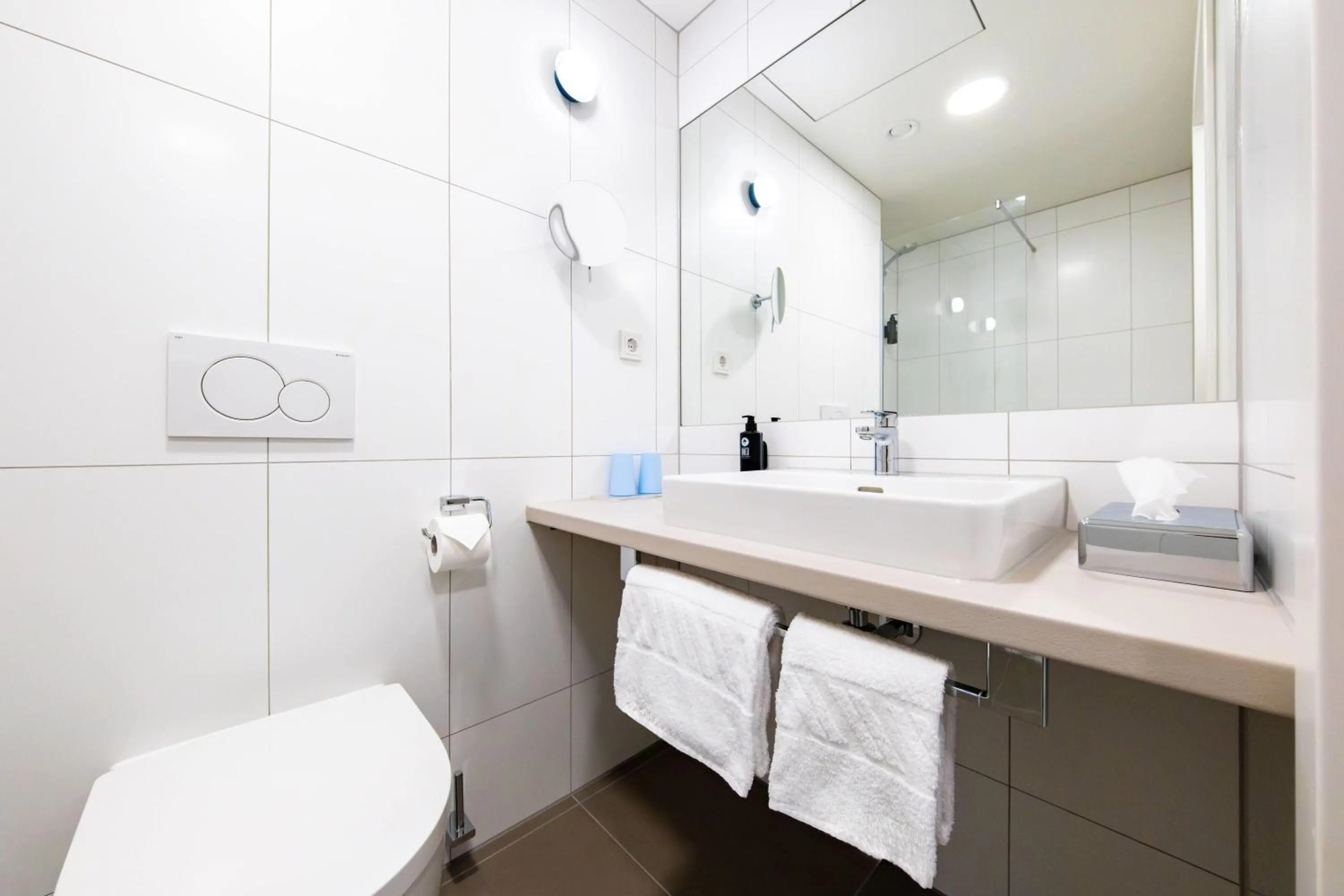 Bathroom in Vienna House Easy by Wyndham Vienna Airport
