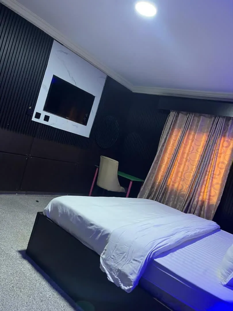 Bed in Hotel Paris Suites