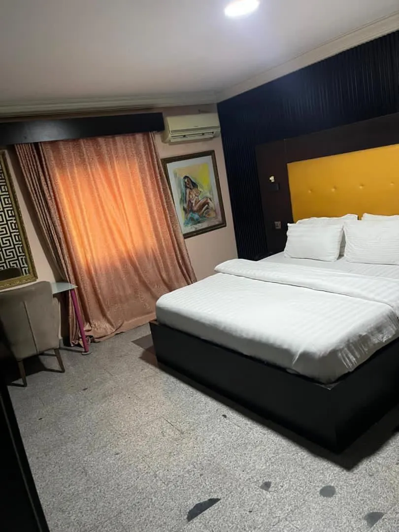 Bed in Hotel Paris Suites