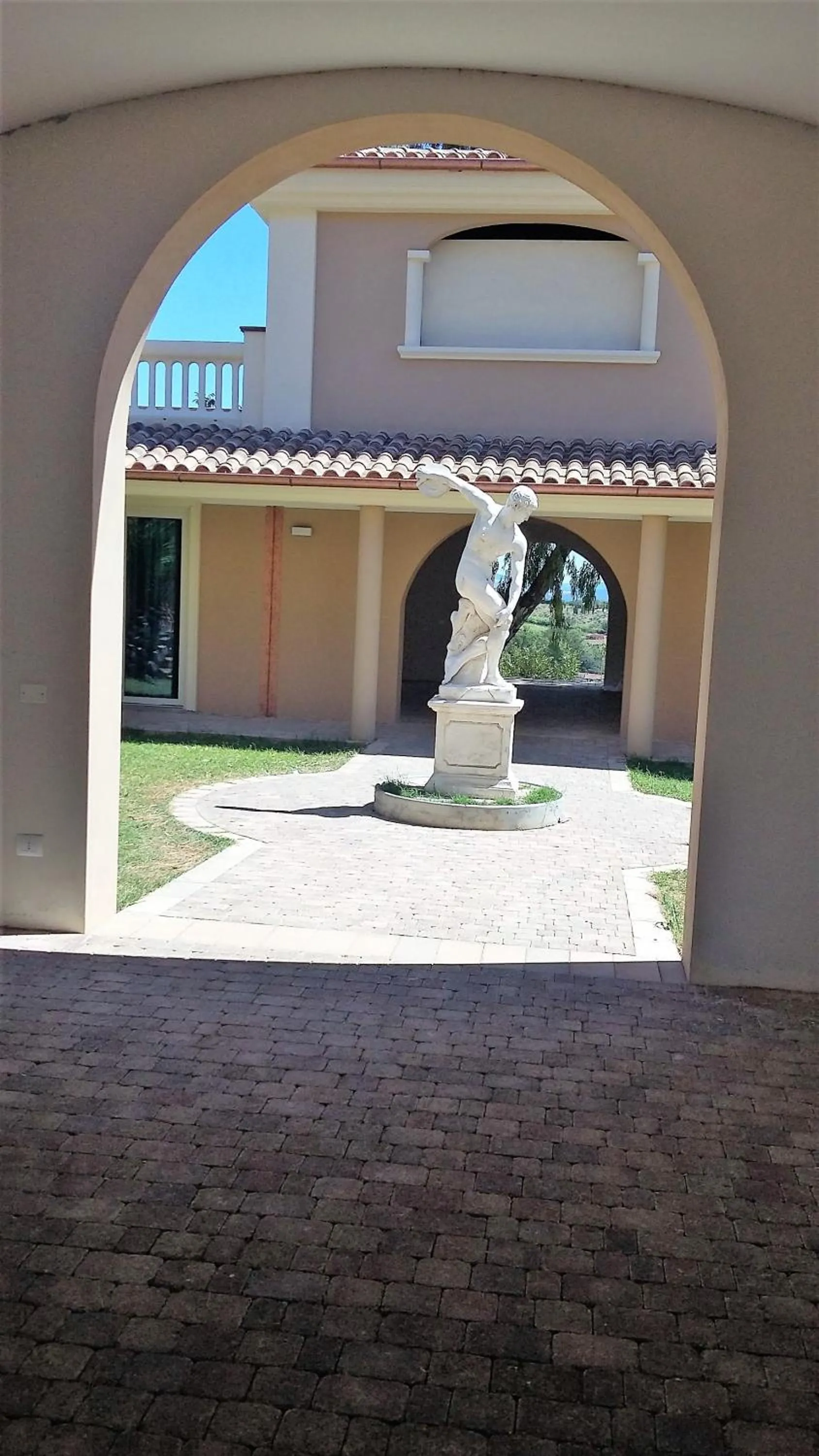 Decorative detail in Borgo Felciaione