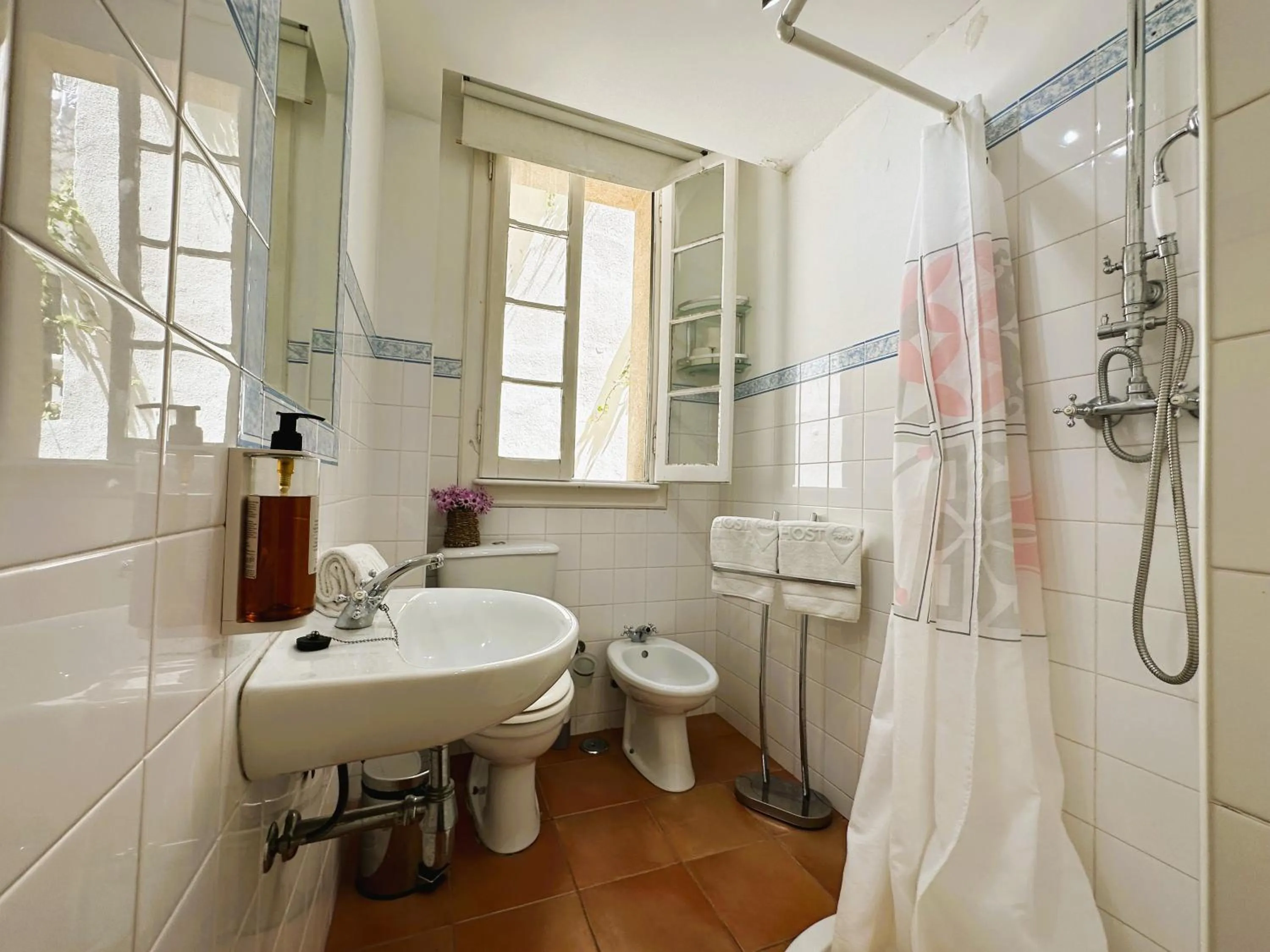 Shower in Estrela Charming Rooms by HOST-POINT