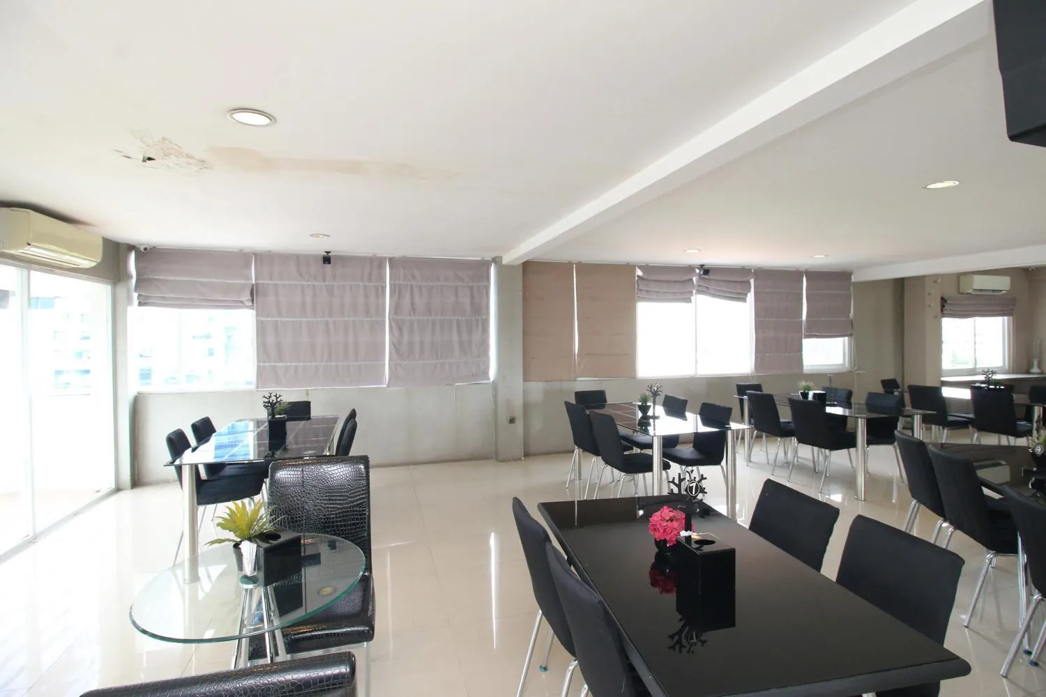 Restaurant/places to eat in Residence100