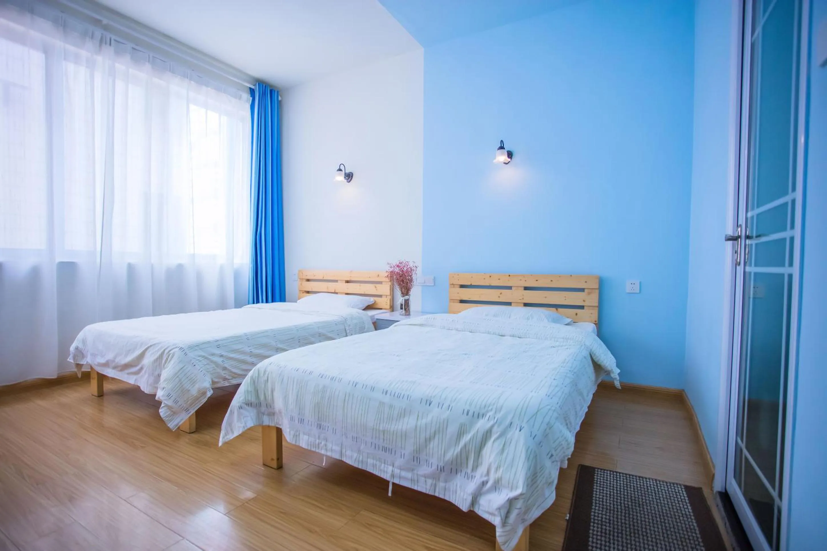 Photo of the whole room, Bed in Murphy Youth Hostel Guilin桂林北站莫非青年旅舍