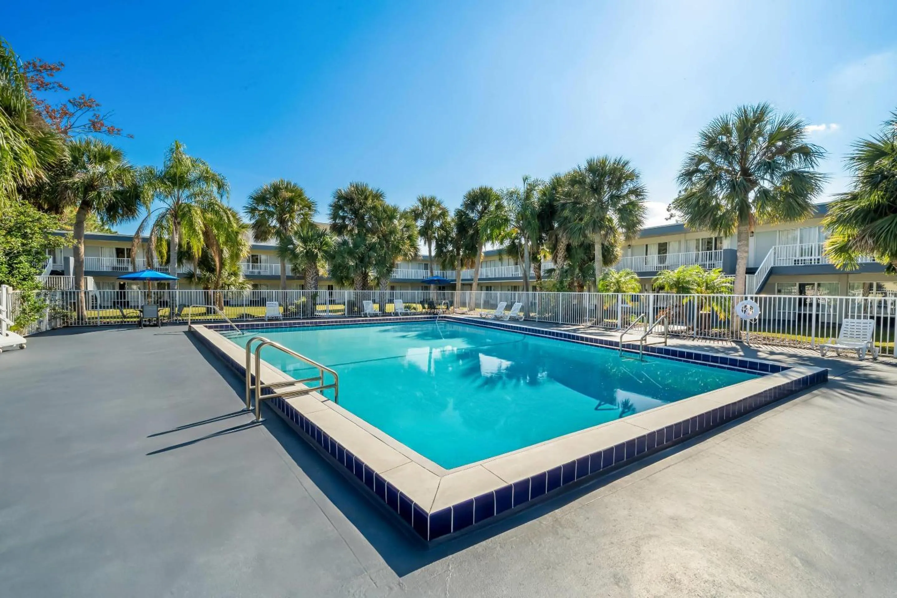 Swimming pool in Suburban Studios Daytona Beach - Speedway