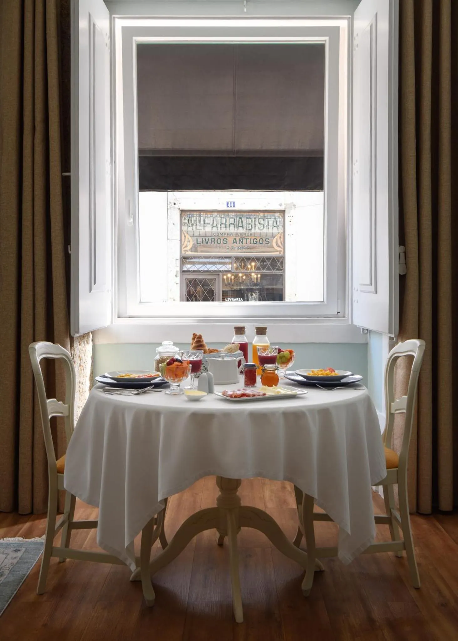 Bedroom in Alecrim ao Chiado