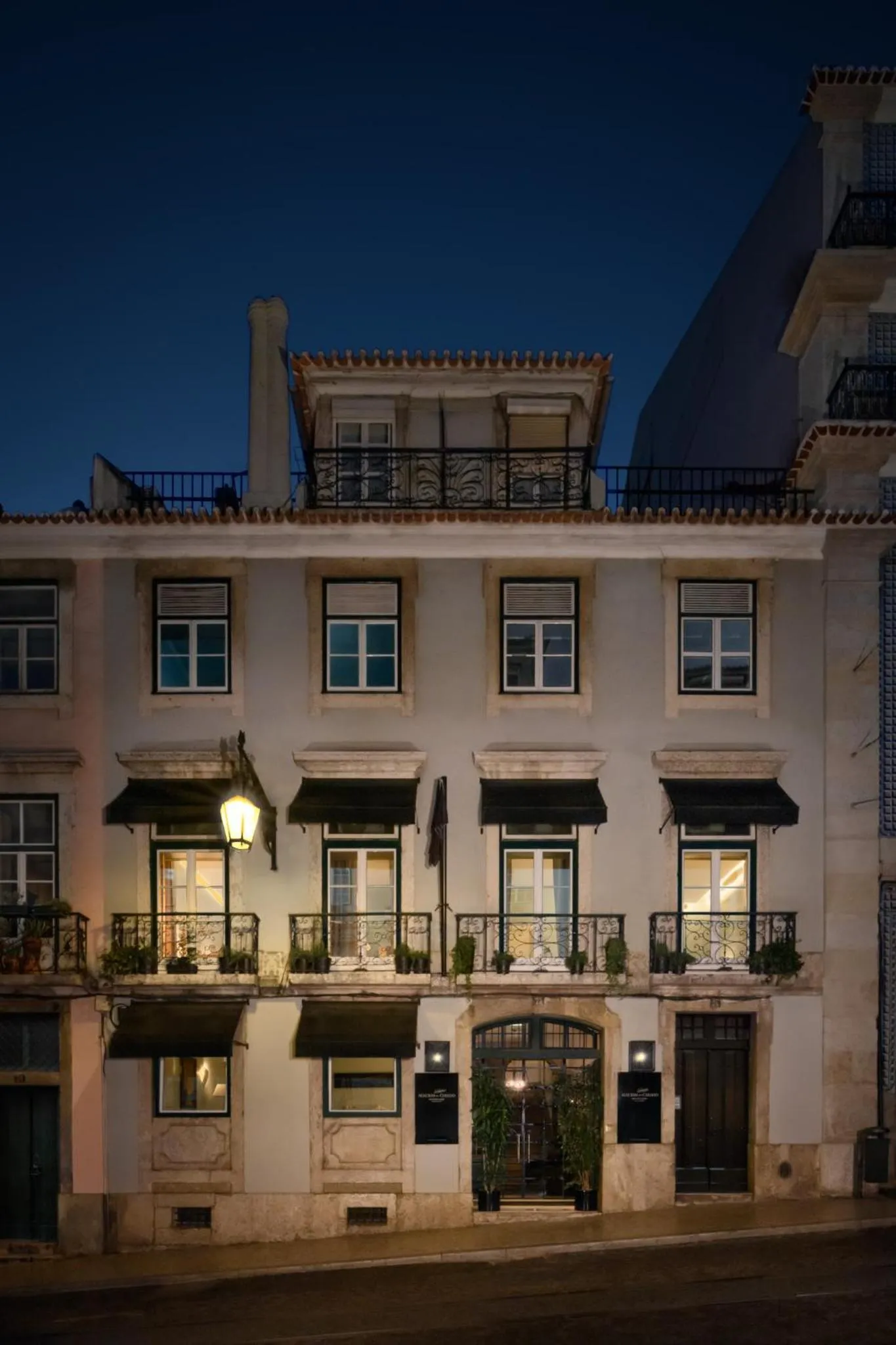 Property building in Alecrim ao Chiado