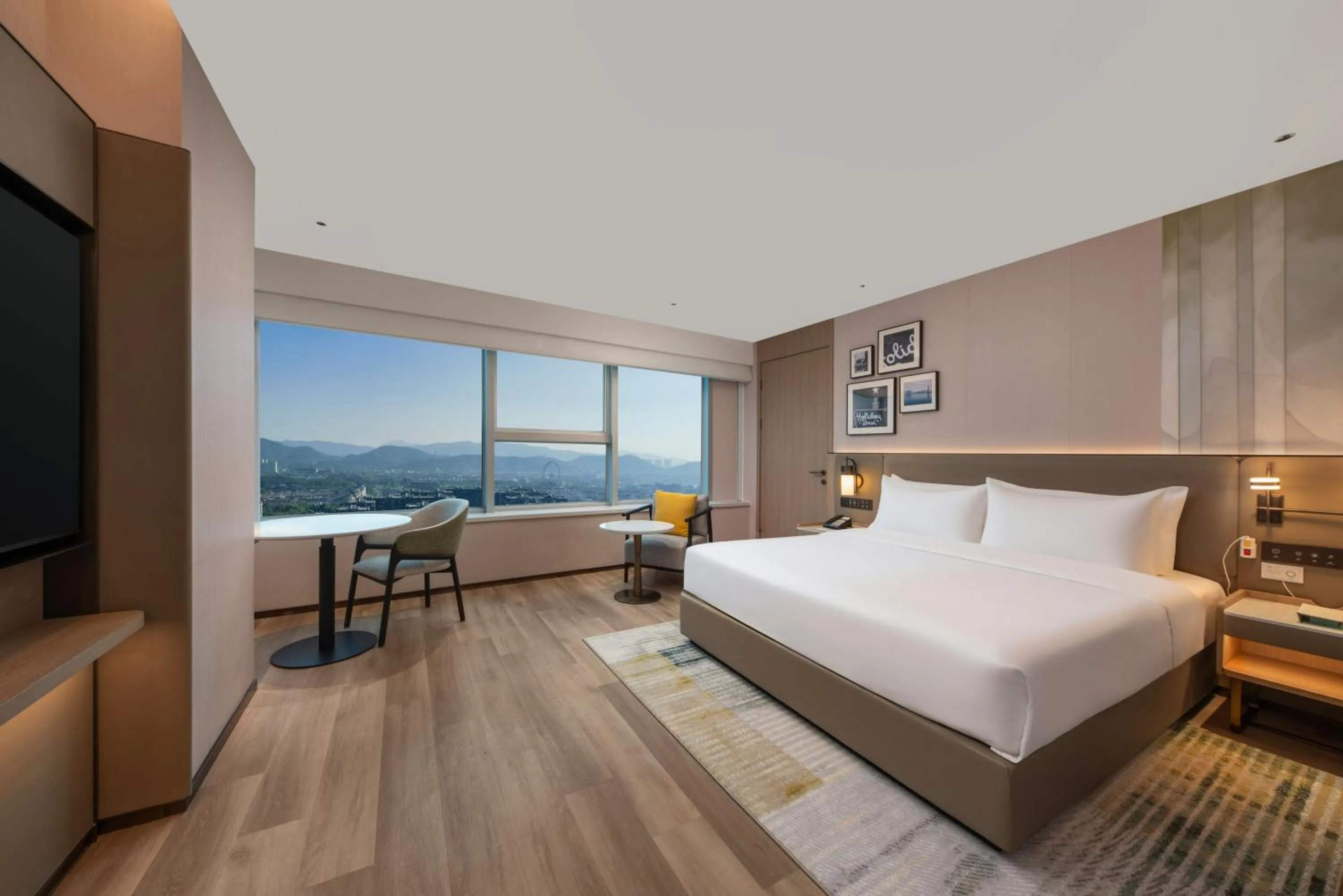 Photo of the whole room, Bed in Holiday Inn Yiwu Center by IHG