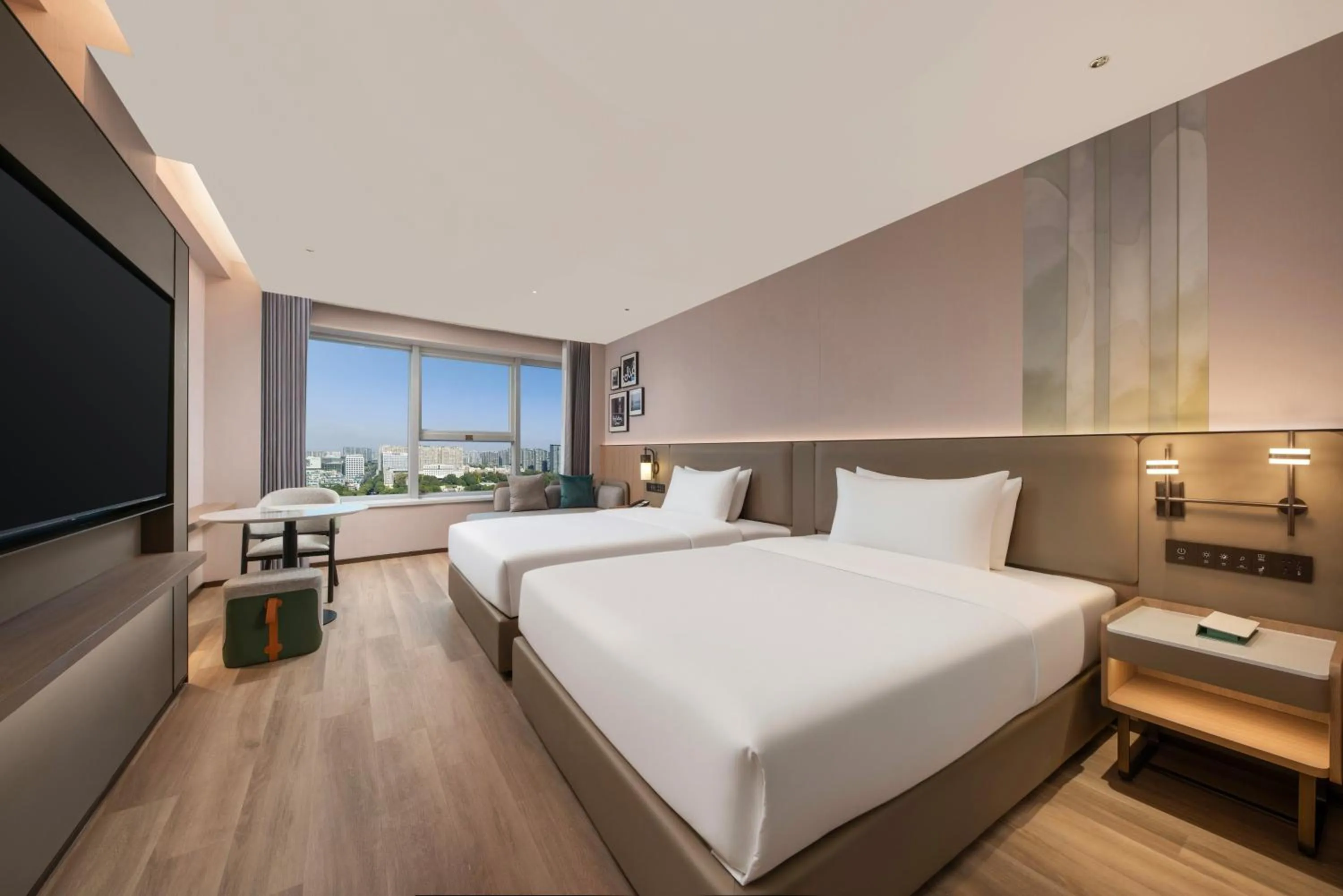 Photo of the whole room, Bed in Holiday Inn Yiwu Center by IHG