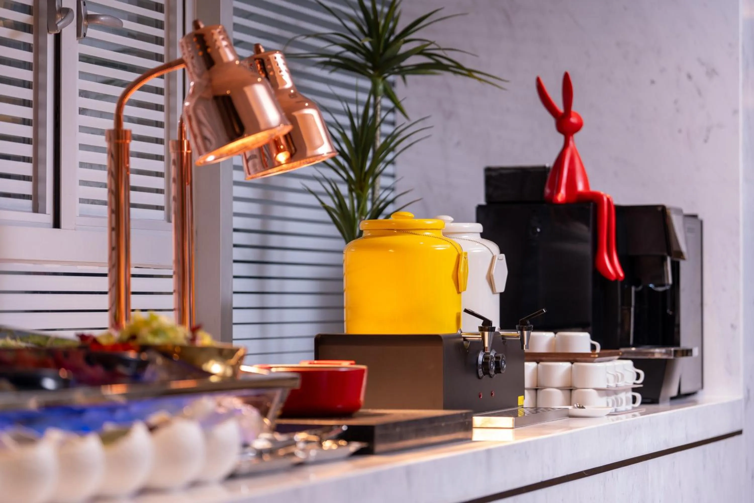 Restaurant/places to eat in Holiday Inn Yiwu Center by IHG