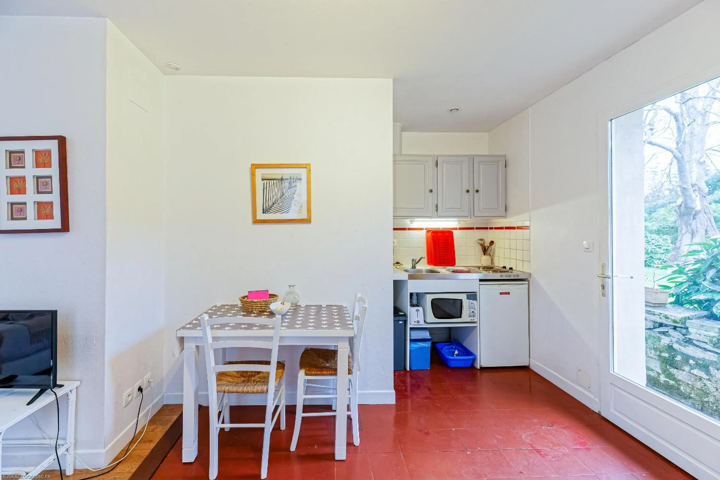 Kitchen or kitchenette in Appart'Hôtel Bellevue
