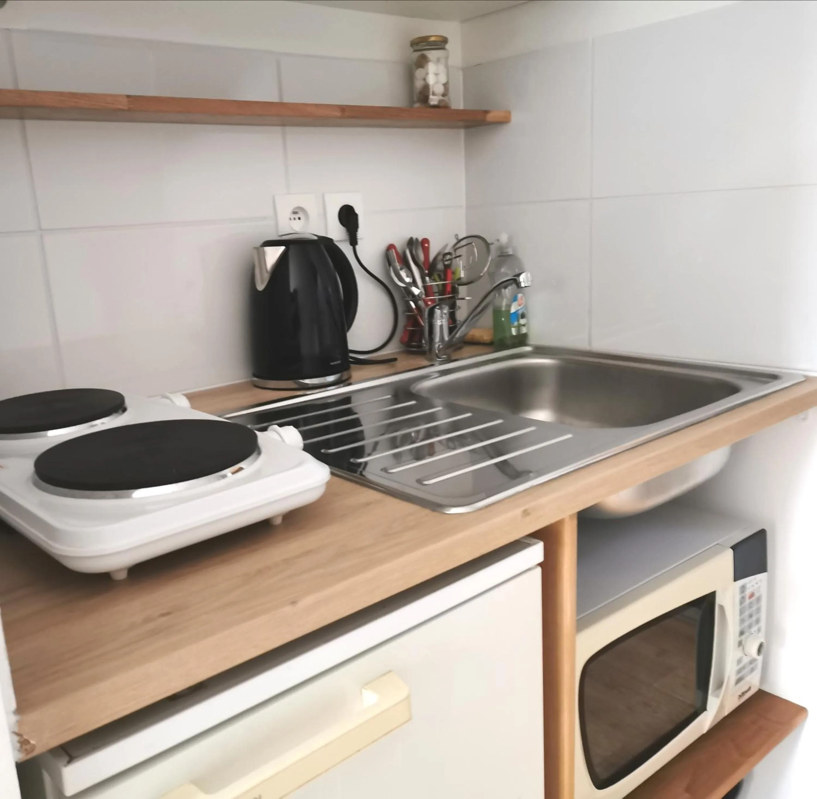 Kitchen or kitchenette in Appart'Hôtel Bellevue