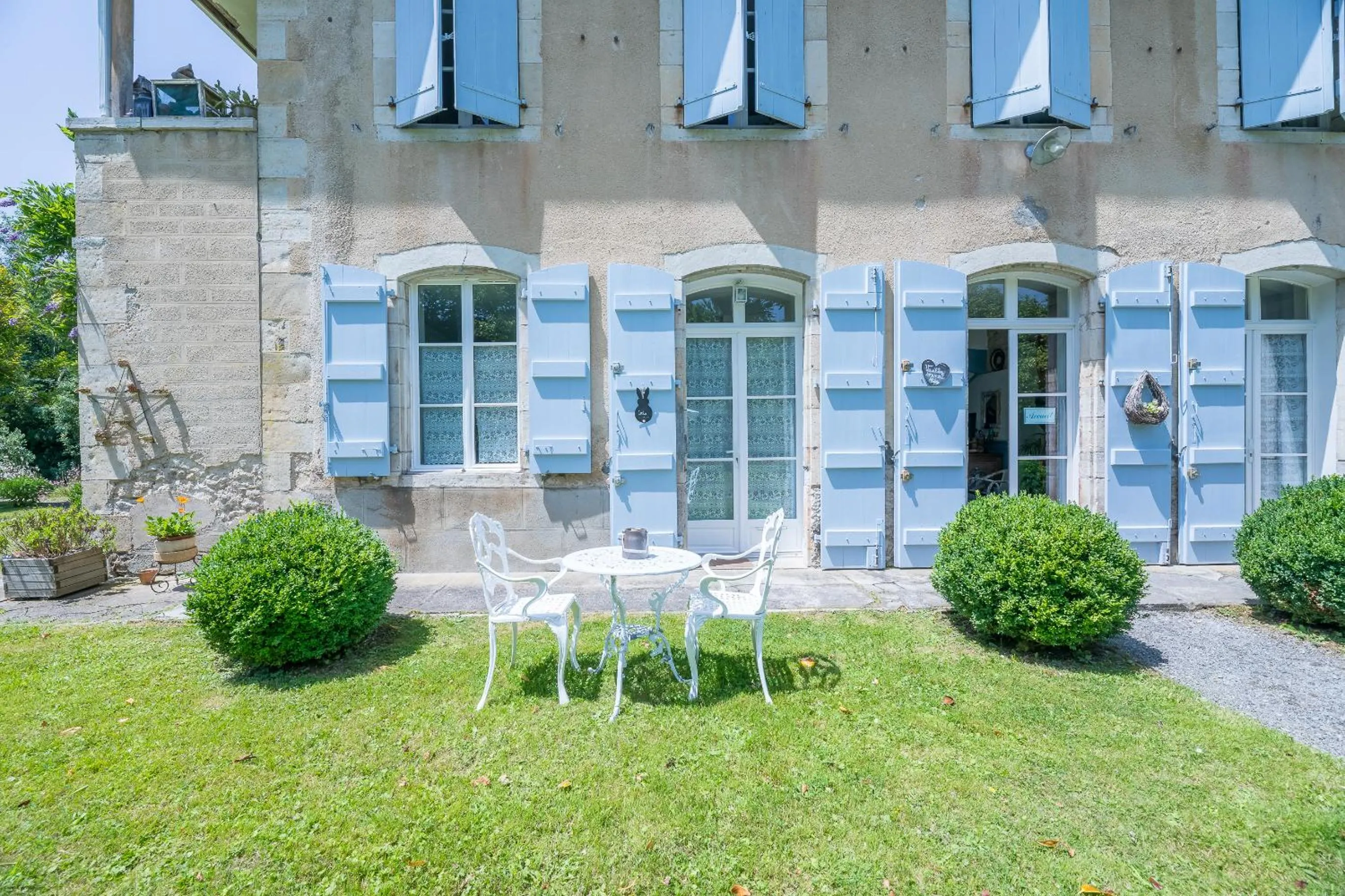 Facade/entrance in Appart'Hôtel Bellevue