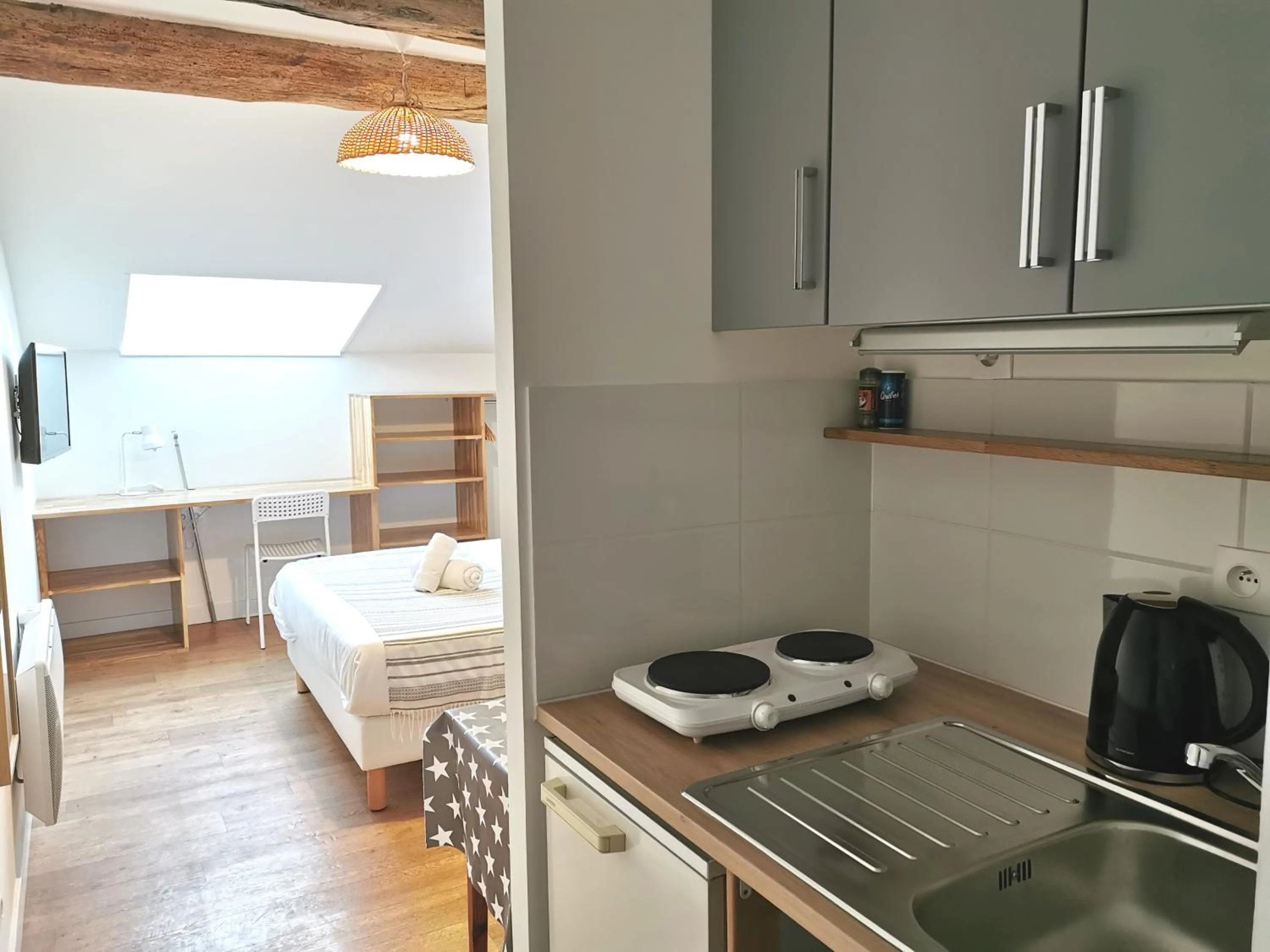 Photo of the whole room, Bed in Appart'Hôtel Bellevue