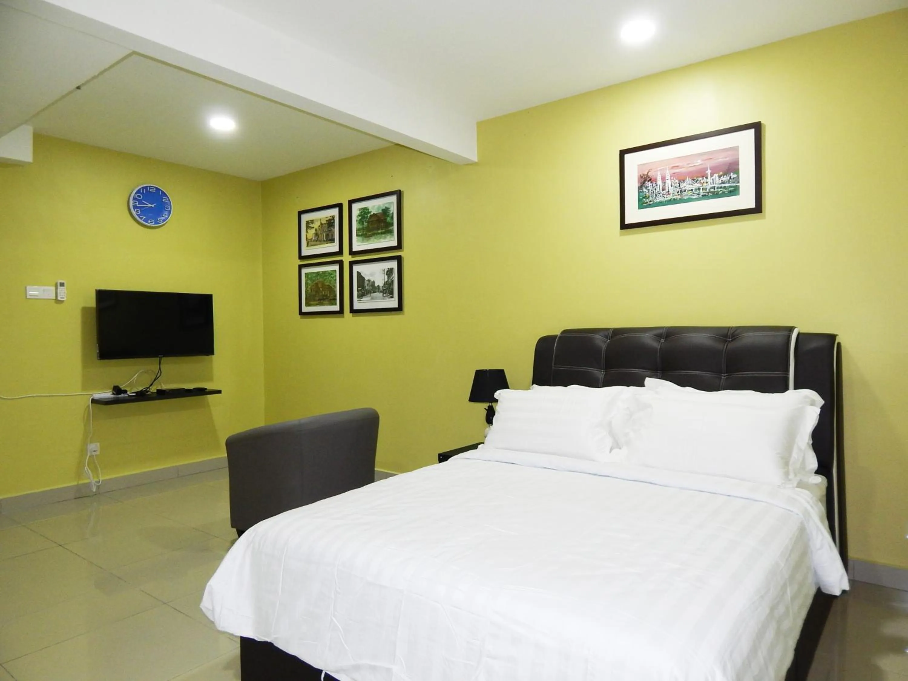 Bedroom, Bed in Wadi Iman Guesthouse @ i-City