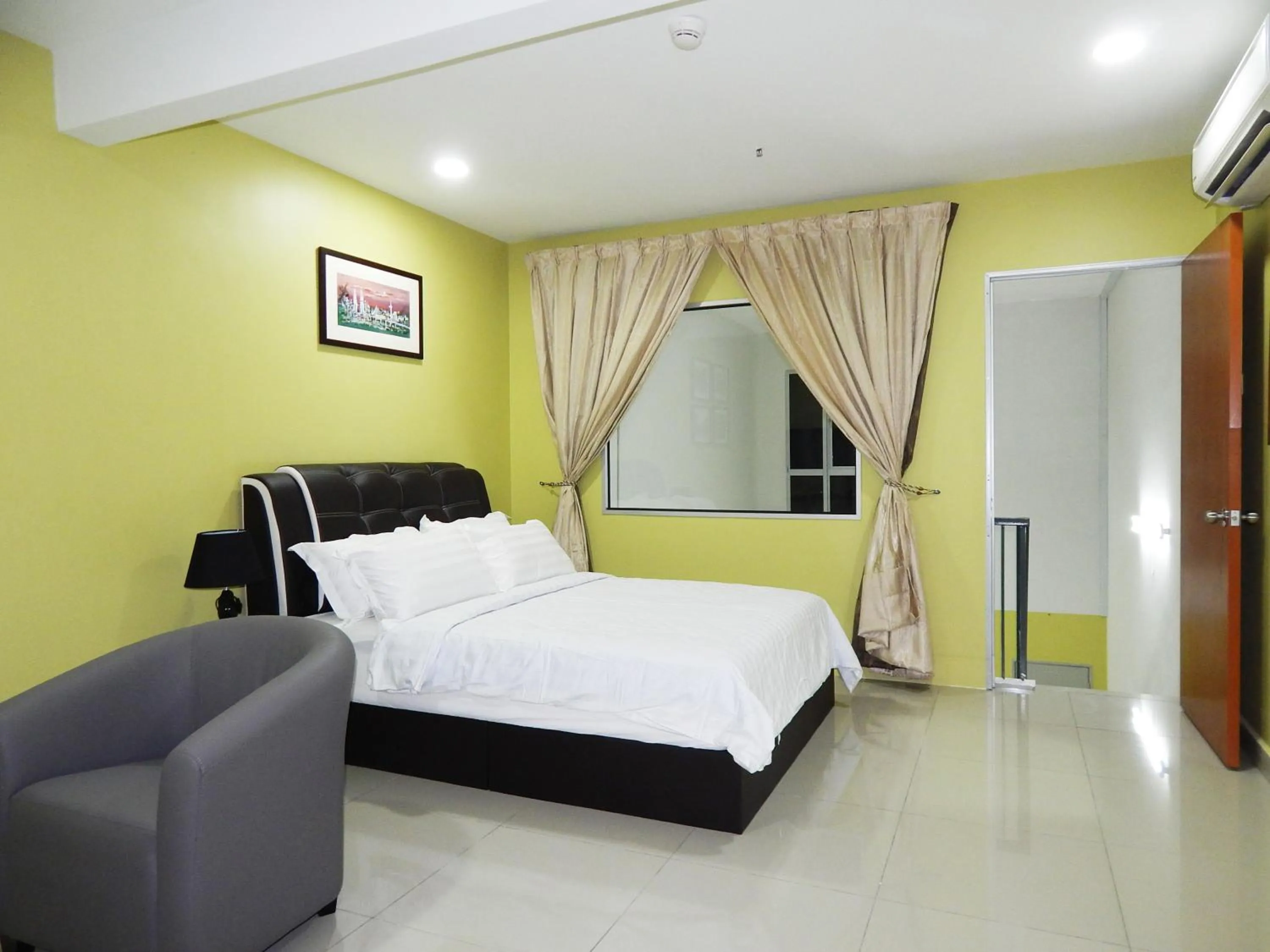 Bedroom, Bed in Wadi Iman Guesthouse @ i-City